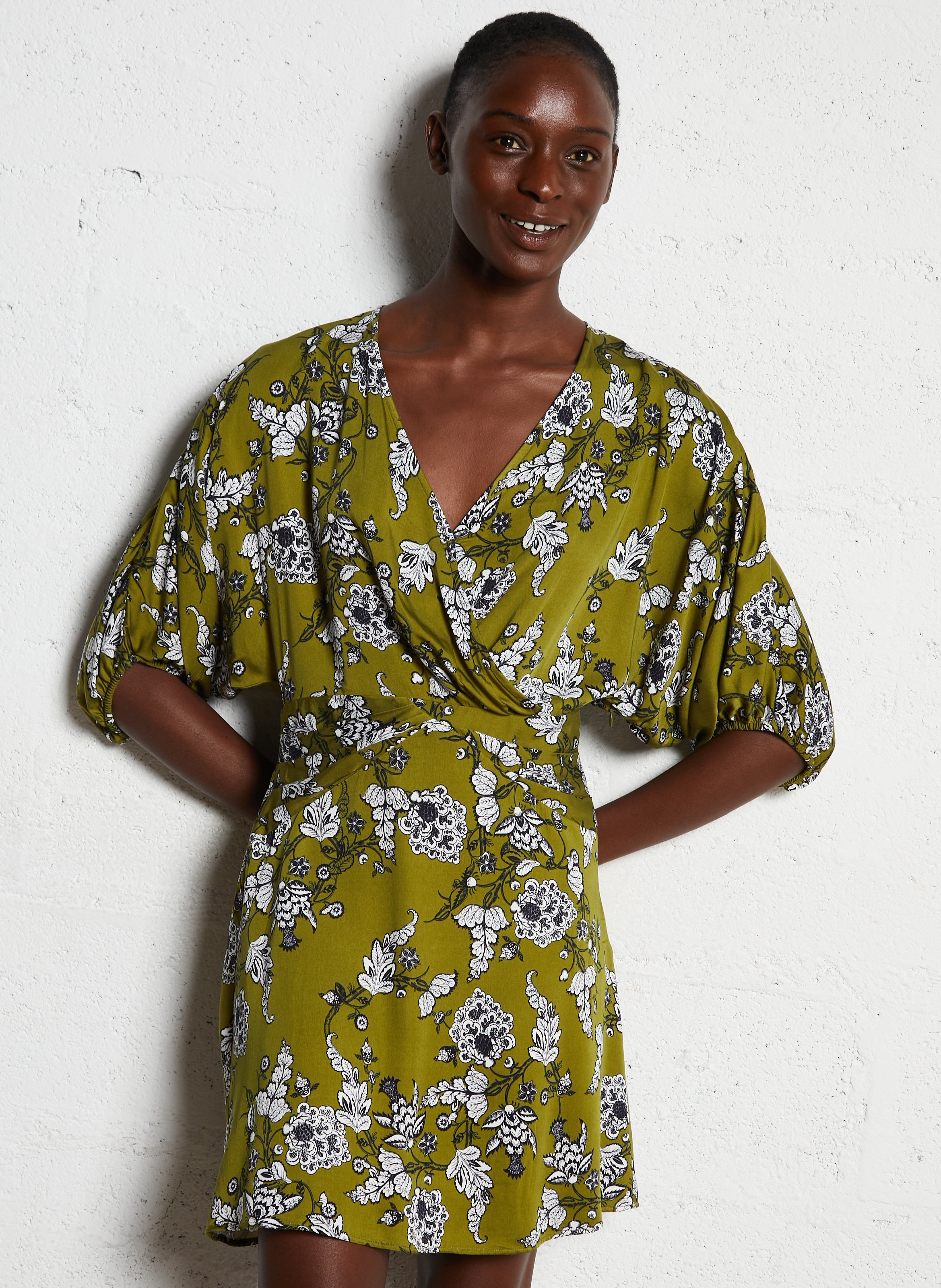 Robe courte cintrée col v IKKS Vert