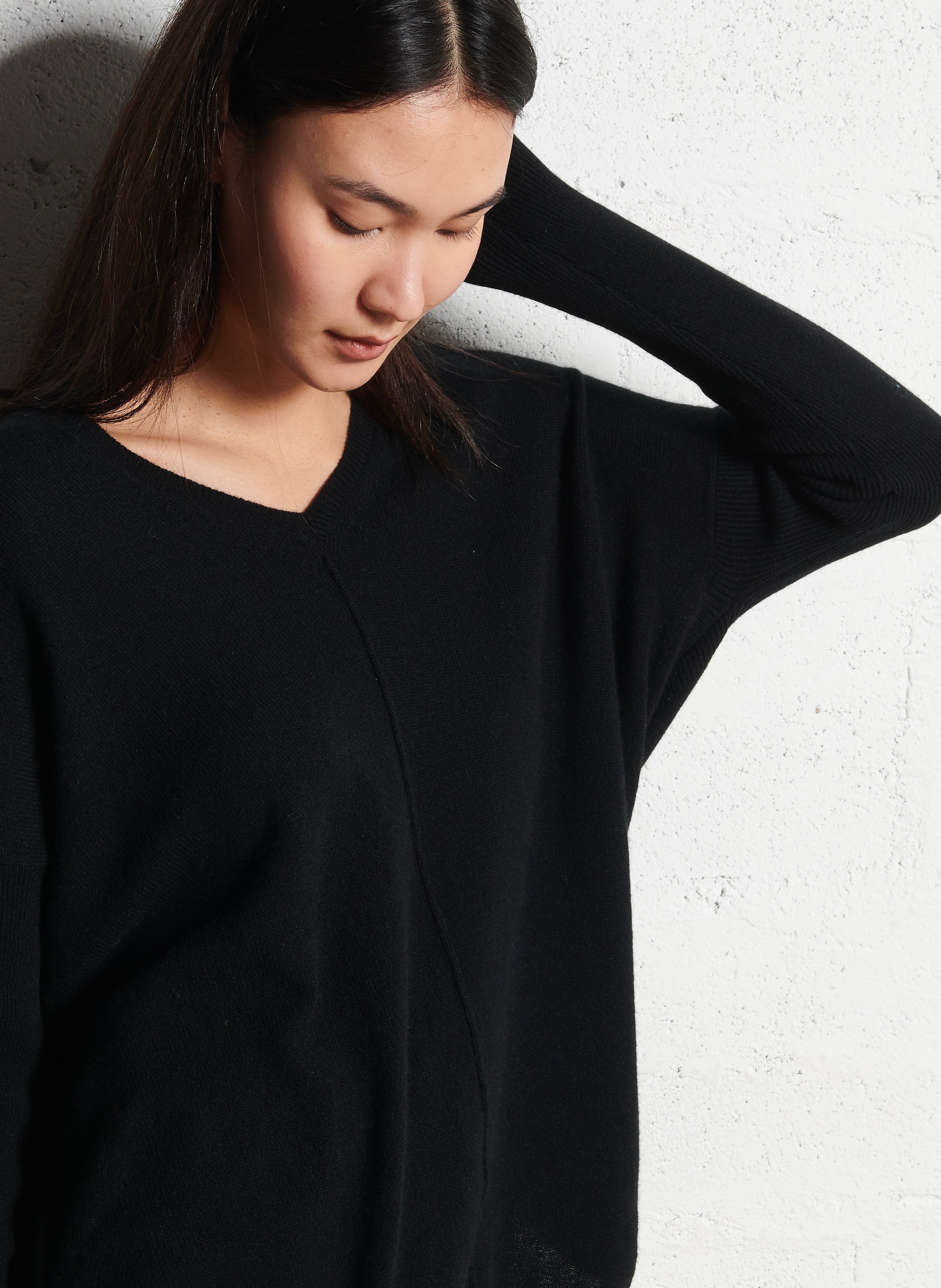 Pull col v oversize en cachemire misha Noir