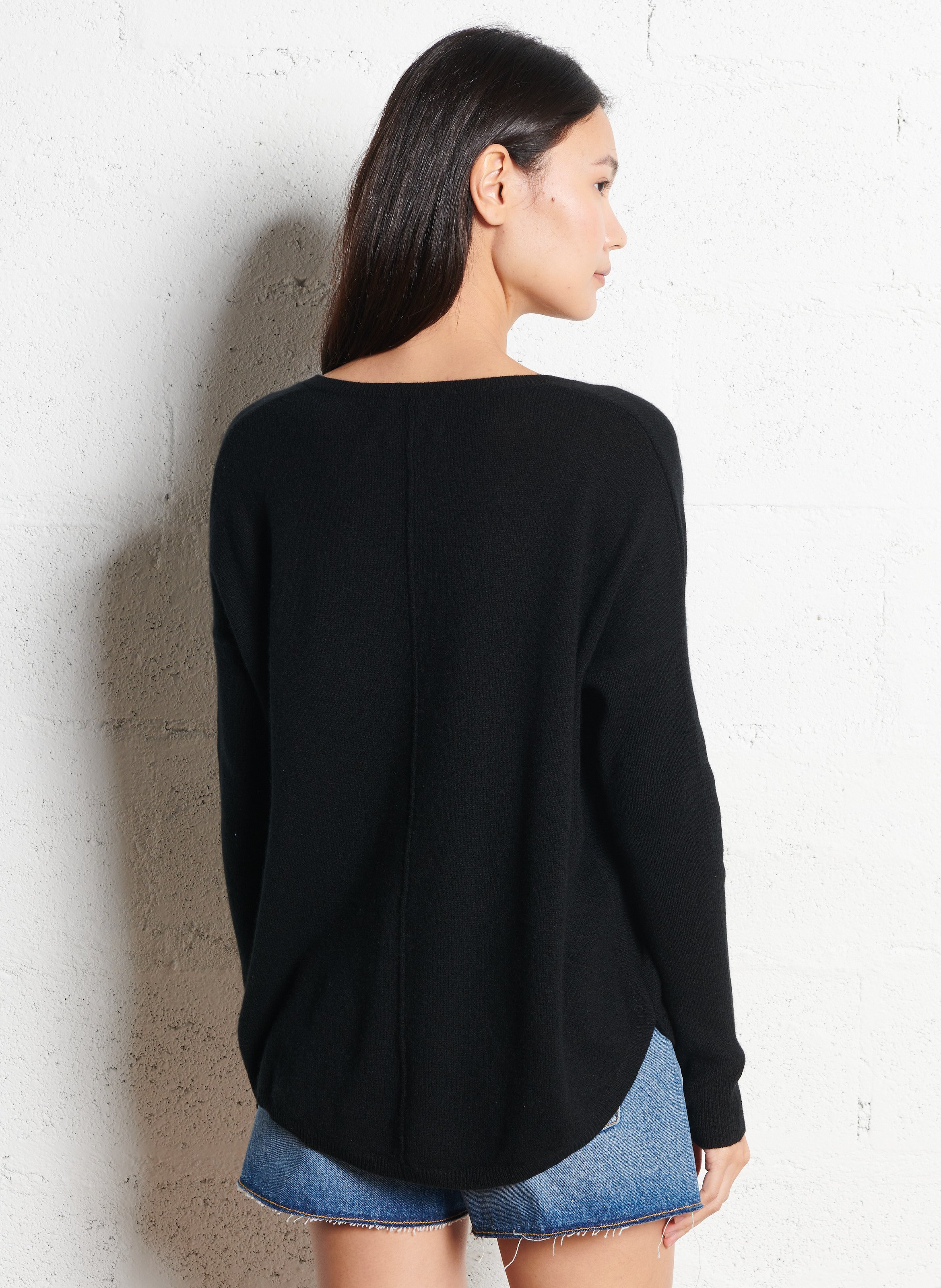 Pull col v oversize en cachemire misha Noir