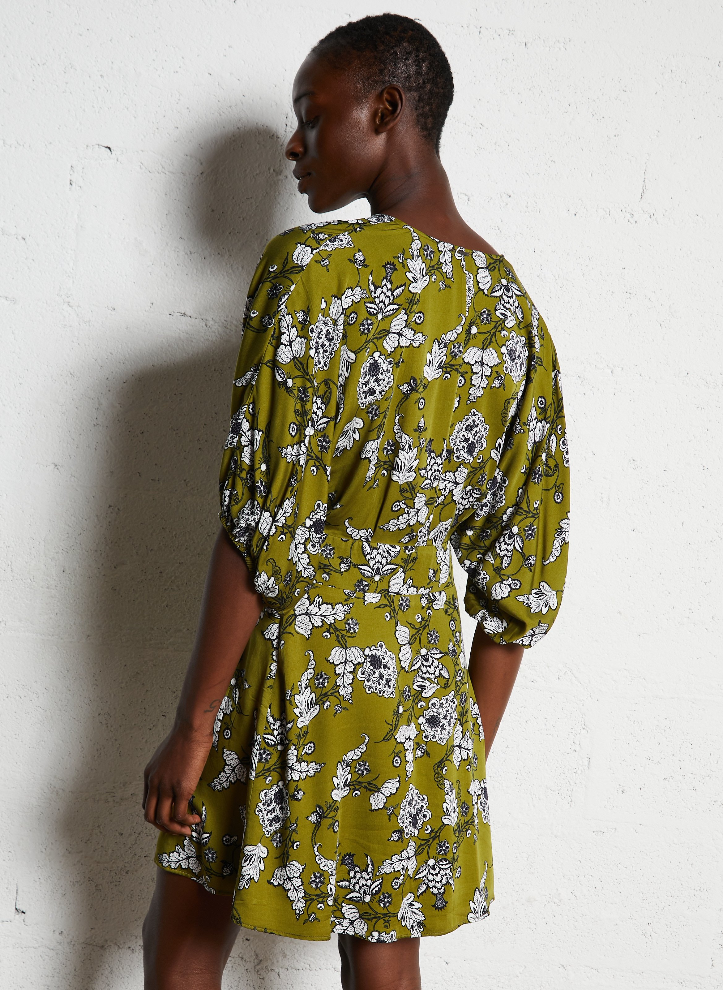 Robe courte cintrée col v IKKS Vert