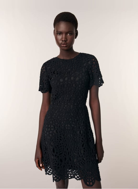 Robe courte cintrée en dentelle Noir by MAJE MAJE Robe courte cintrée en dentelle Noir