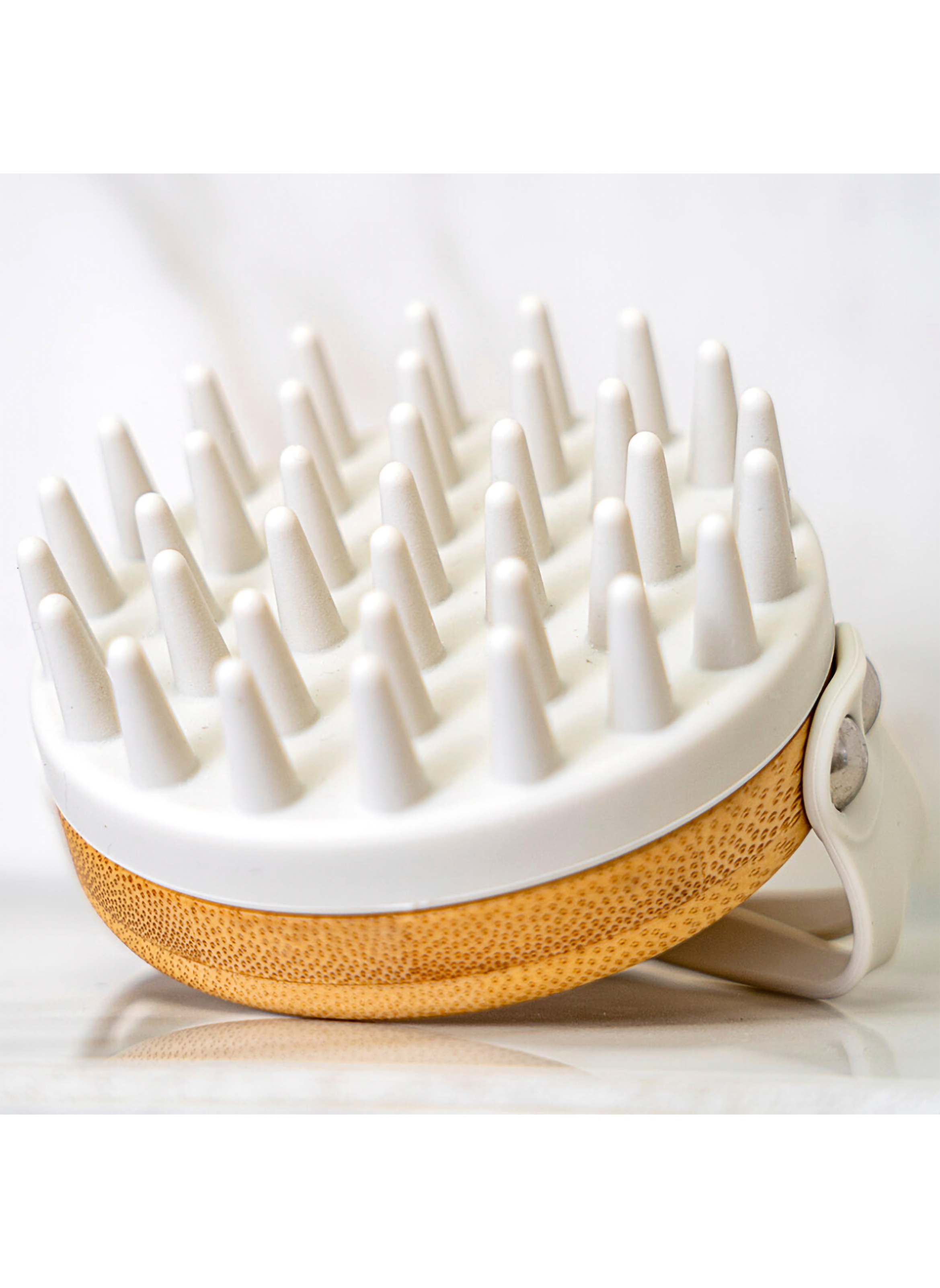 Stimulating Anti-Hair Loss Brush with Silicone Bristles MAKE MY MASK No color