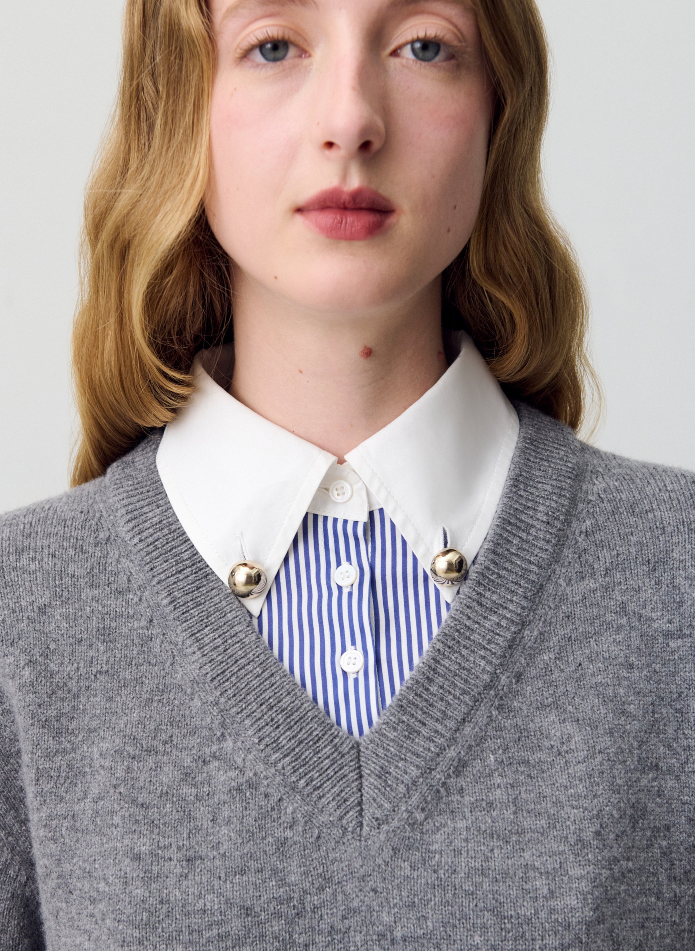 Pull col v en laine manette Gris