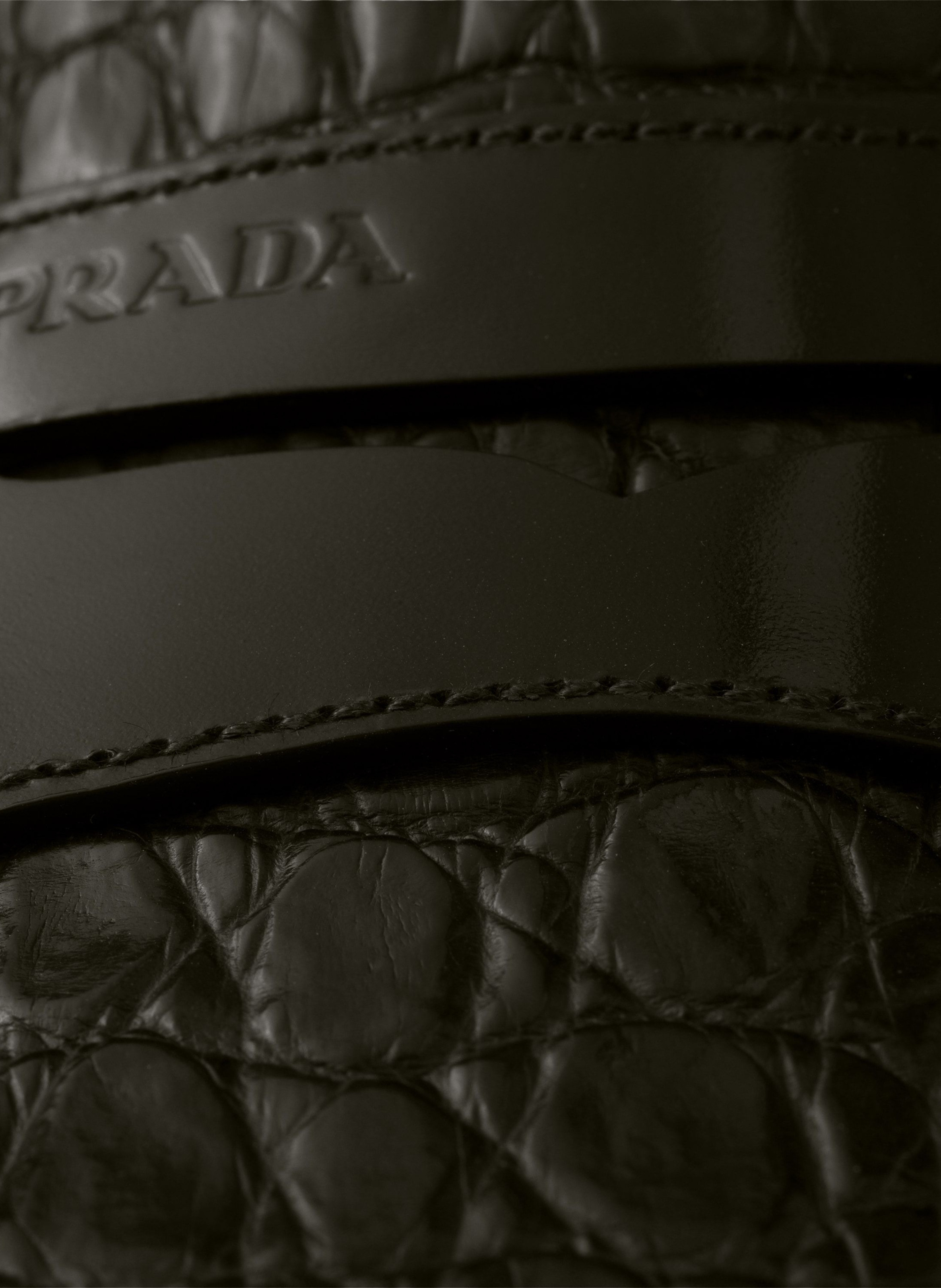 Mocassins en cuir brossé et cuir de crocodile PRADA Noir