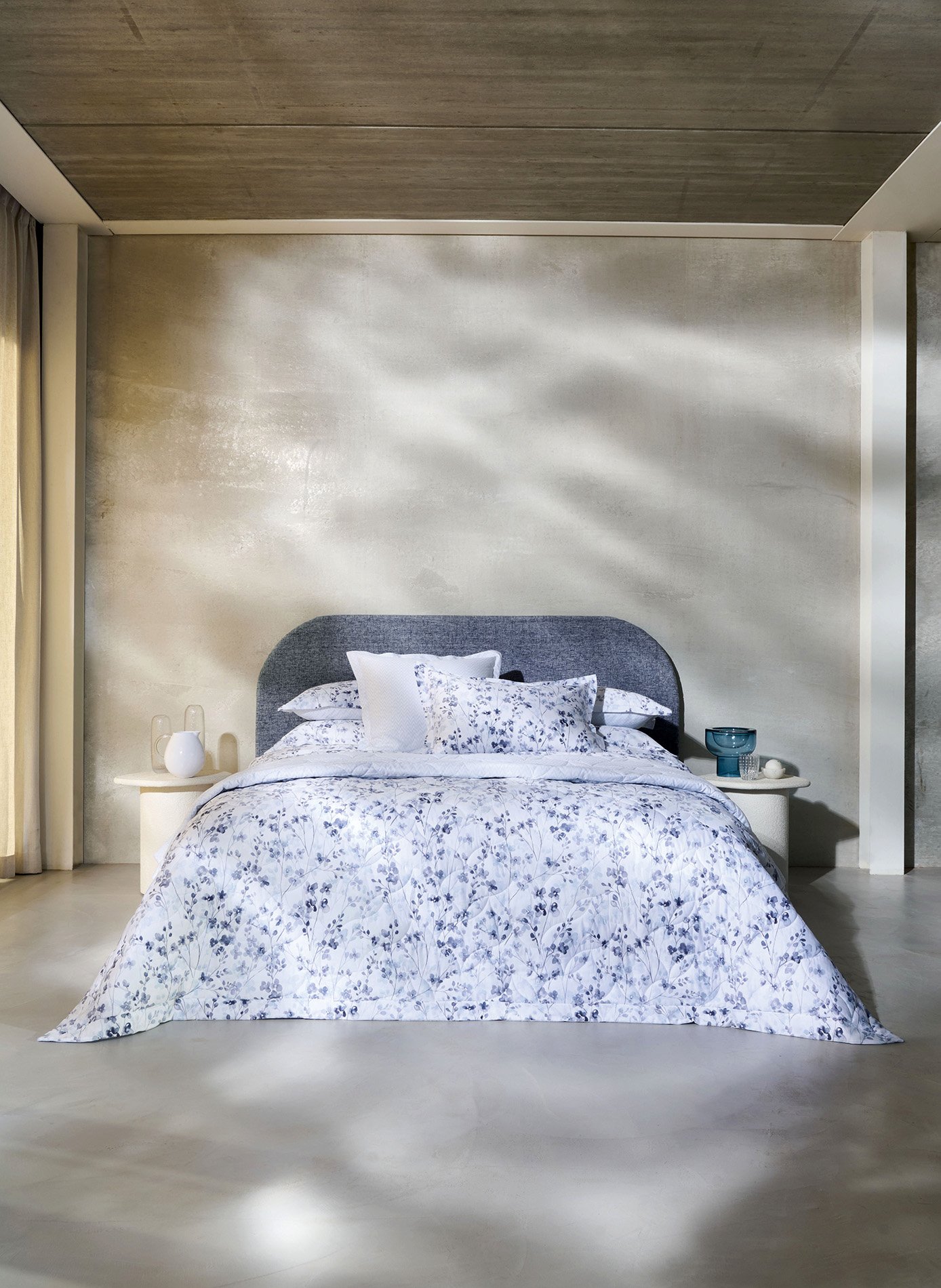 Jete de lit calme ANNE DE SOLENE Bleu