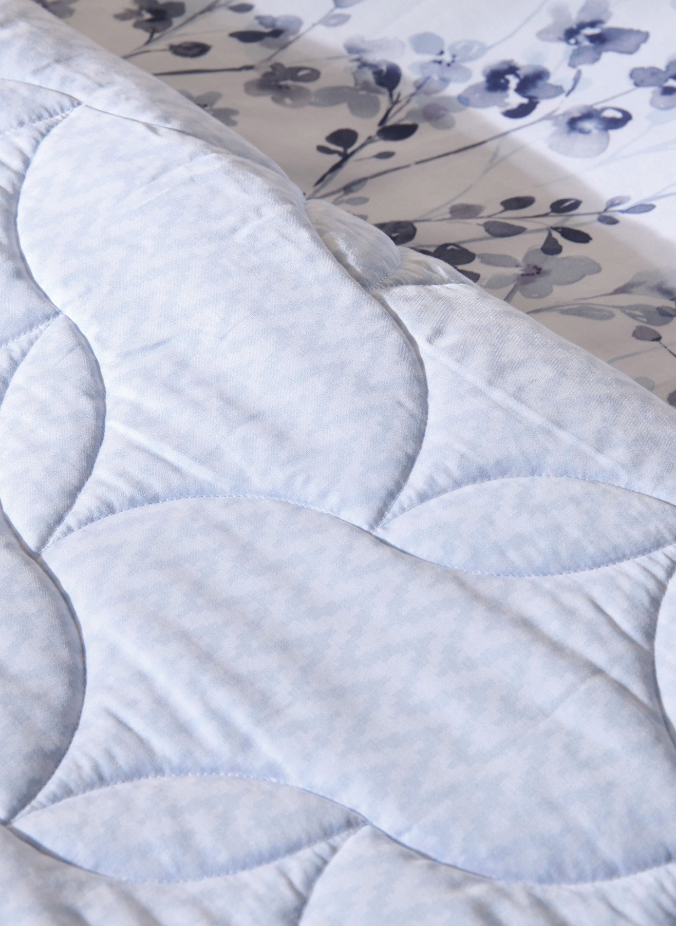 Jete de lit calme ANNE DE SOLENE Bleu