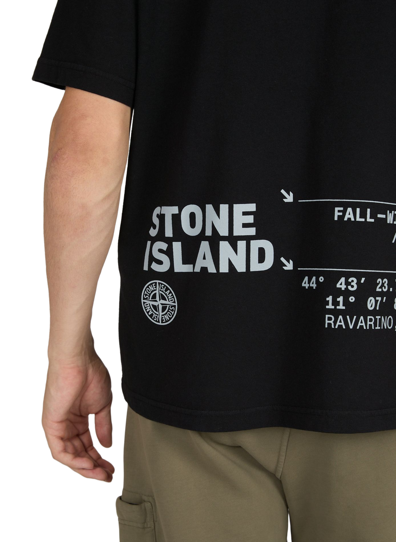 T-Shirt mit kurzen Ärmeln und Schriftzug auf der Rückseite aus Baumwolle. STONE ISLAND Schwarz
