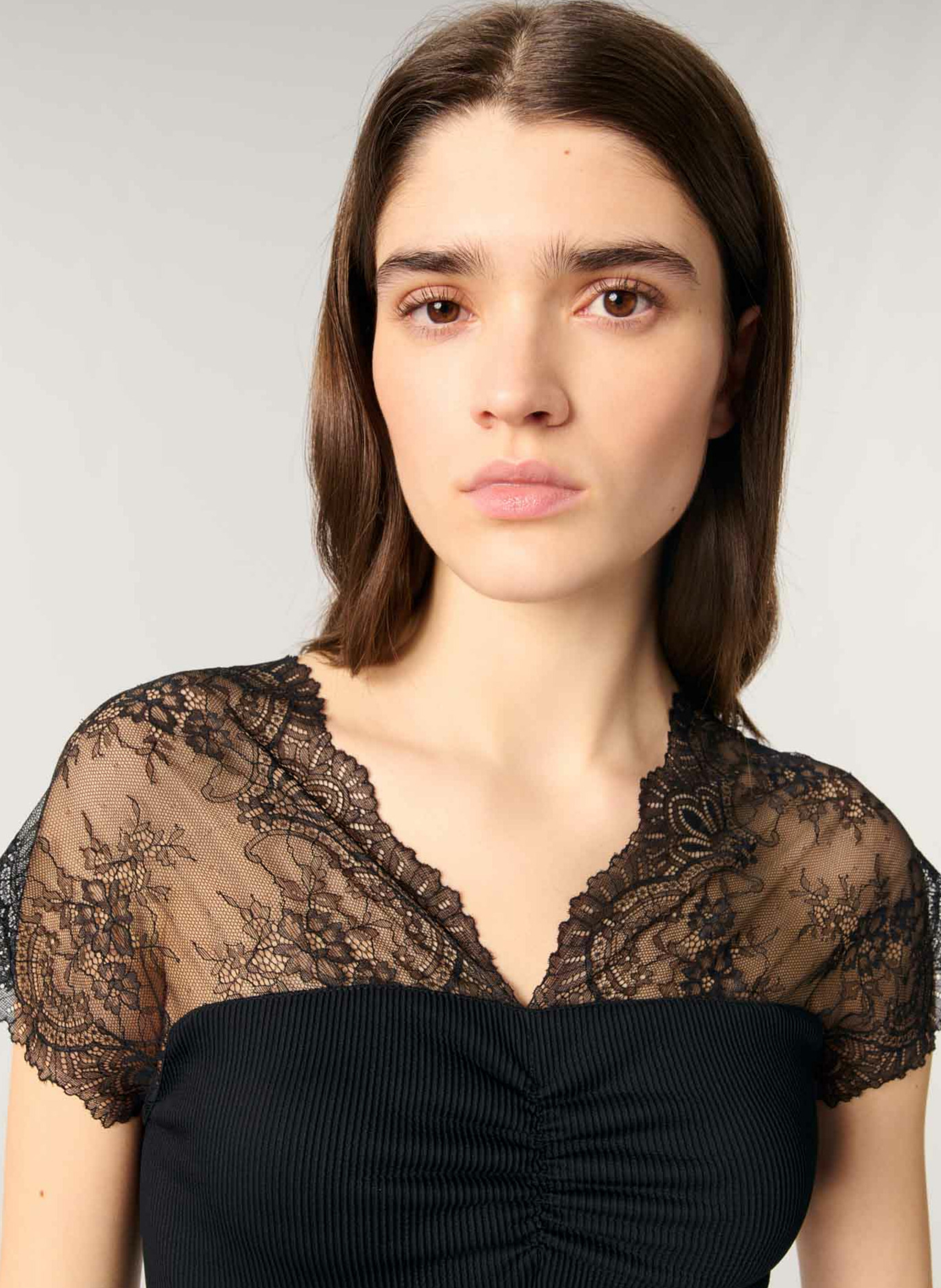 Top col v à dentelle MAJE Noir