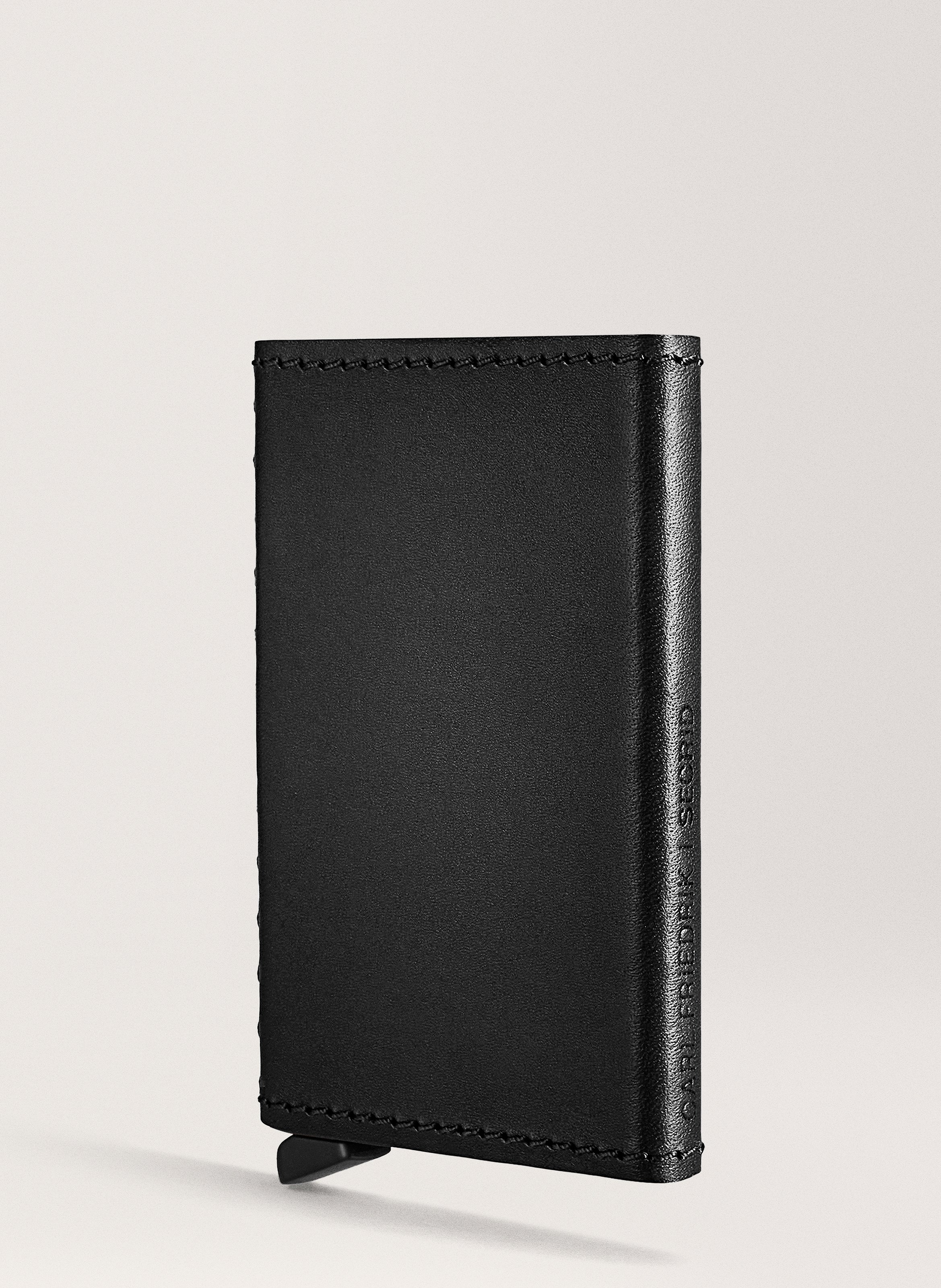 Porte-cartes 'The Cardprotector' en cuir vachetta CARL FRIEDRIK Noir