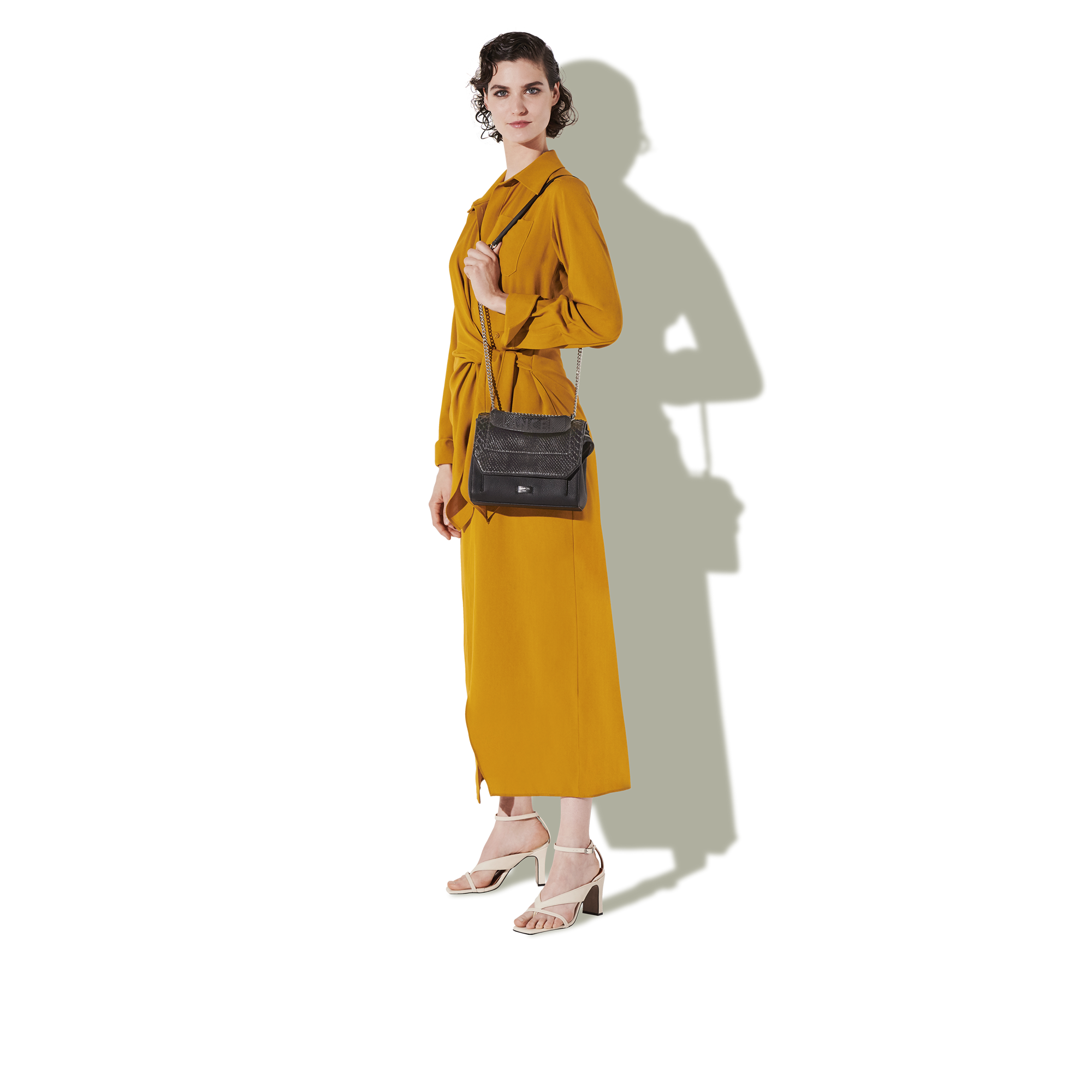 Middelgrote flap tas met ketting en lederen schouderband. LANCEL Zwart