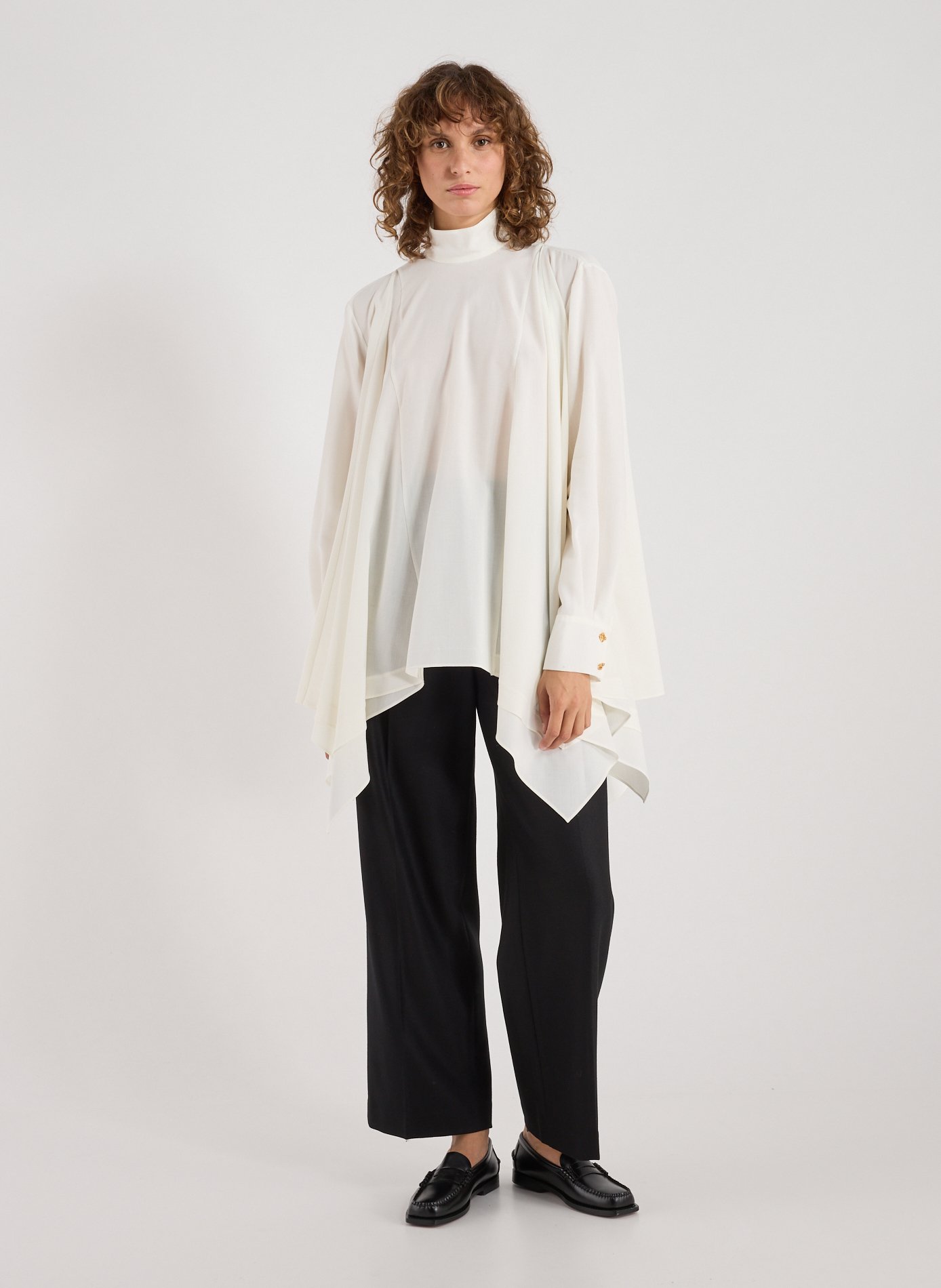 Buttoned loose high-neck blouse EENK White