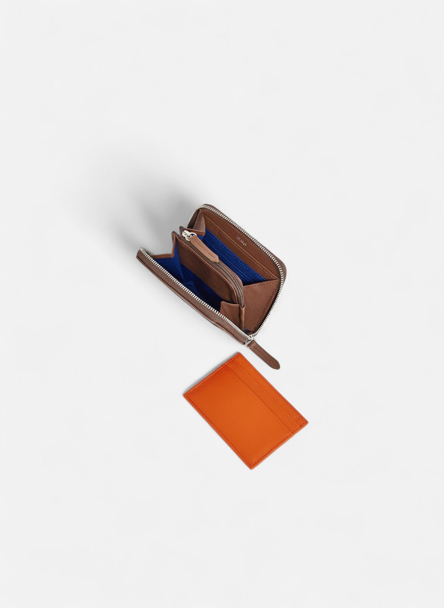 Porte monnaie zippé avec porte cartes amovible charlotte en cuir lisse LE TANNEUR Marron