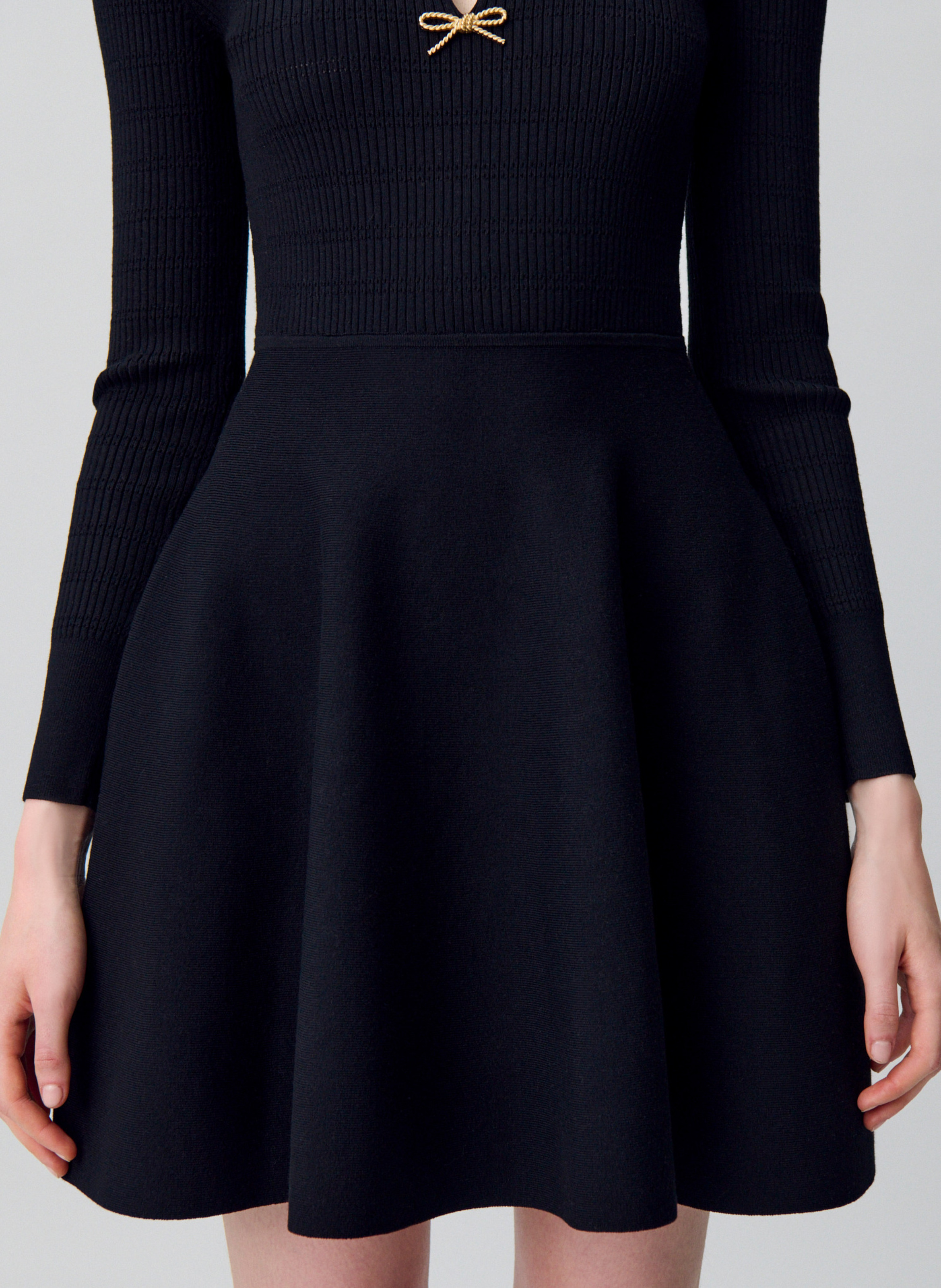 Robe courte cintrée à détails nœuds manivelle CLAUDIE PIERLOT Noir