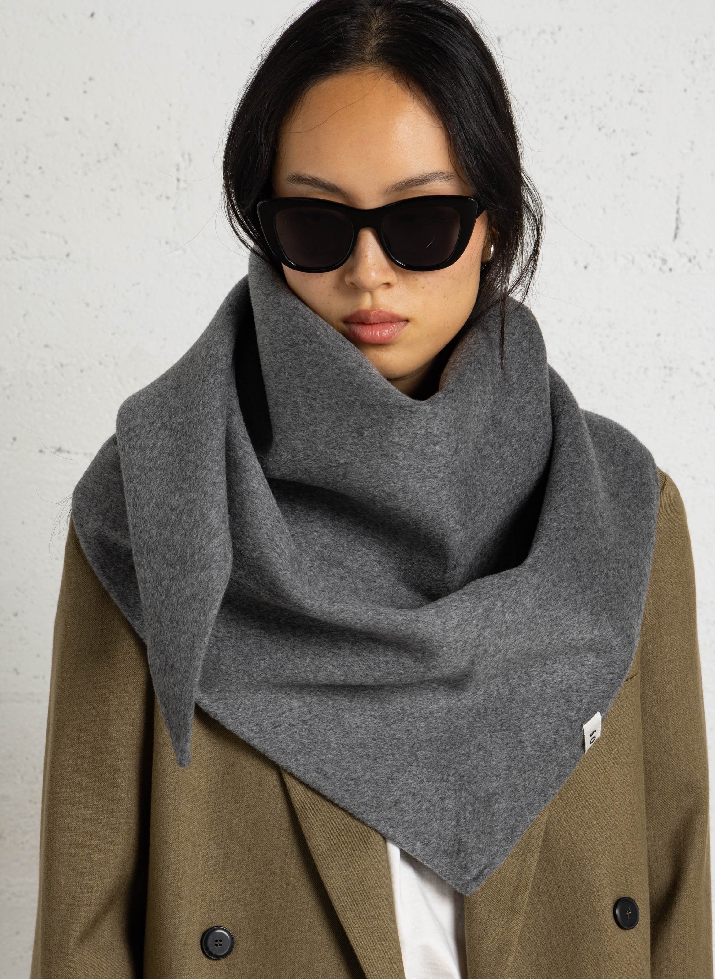 Echarpe triangle en laine mélangée jamelia SOEUR Gris