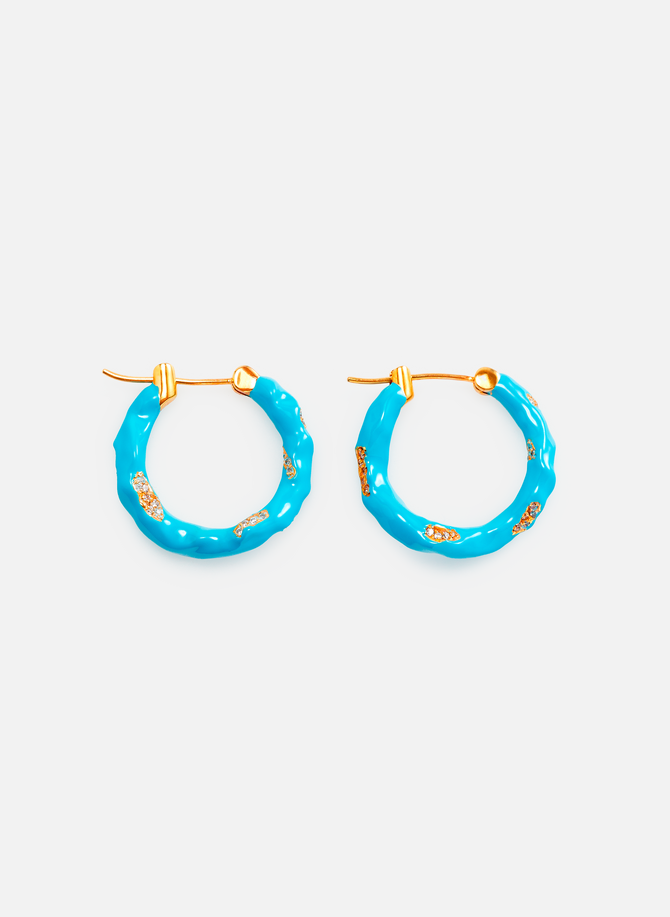 Medium Wave hoop earrings with crystals in gold-plated brass JOANNA LAURA CONSTANTINE