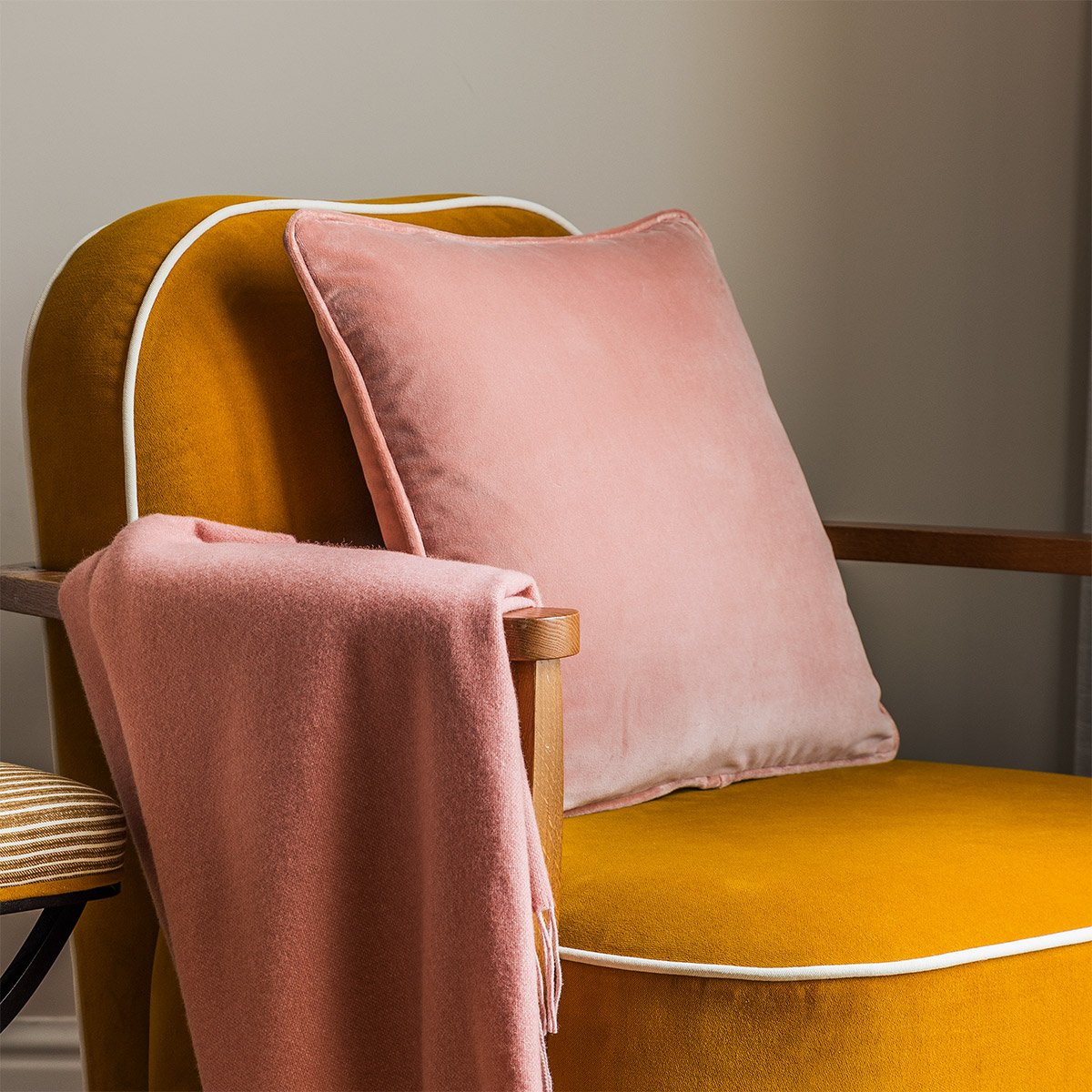 Housse de coussin en velours, divan YVES DELORME Marron