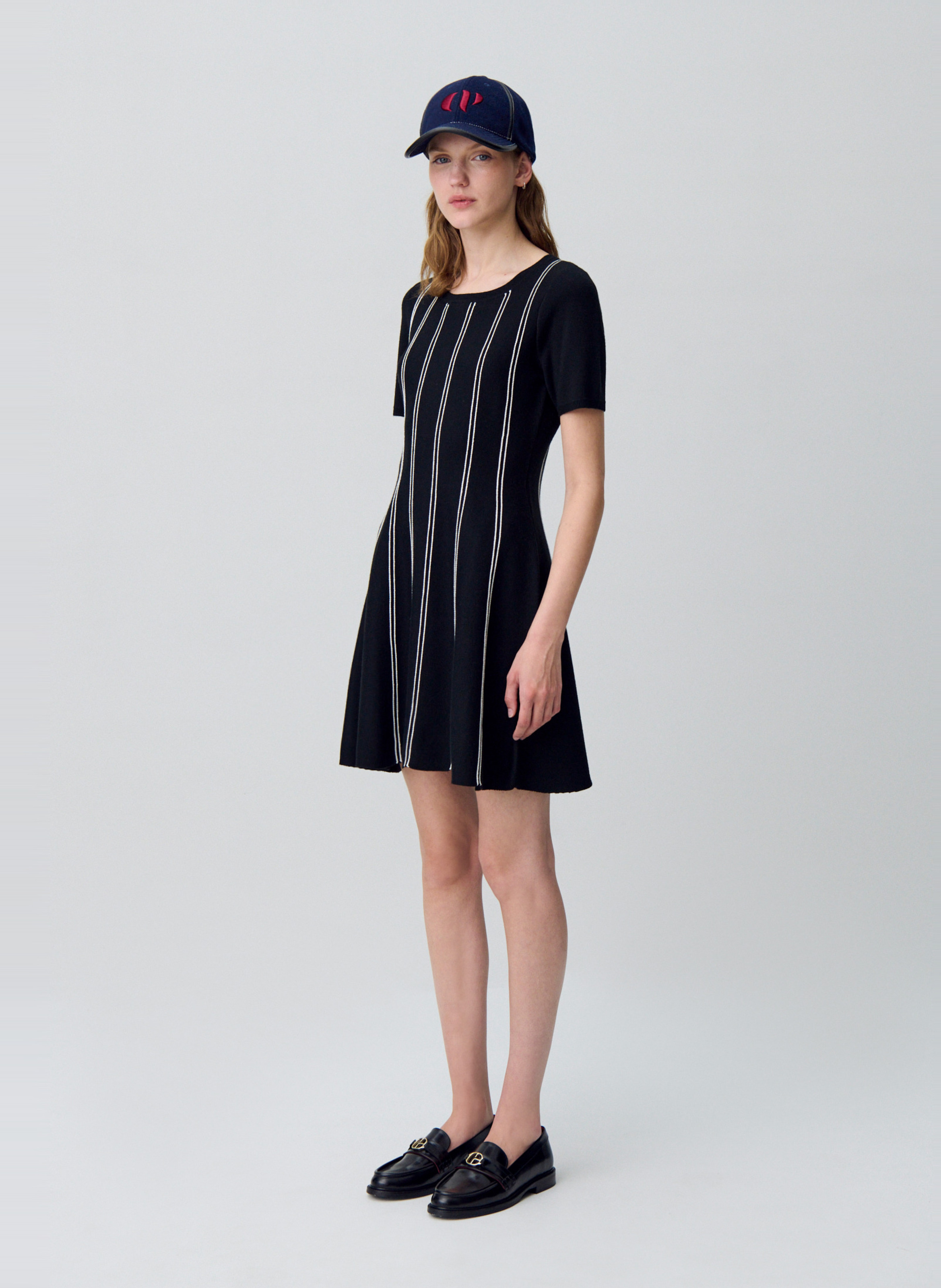 Robe courte cintrée à rayures minta Noir