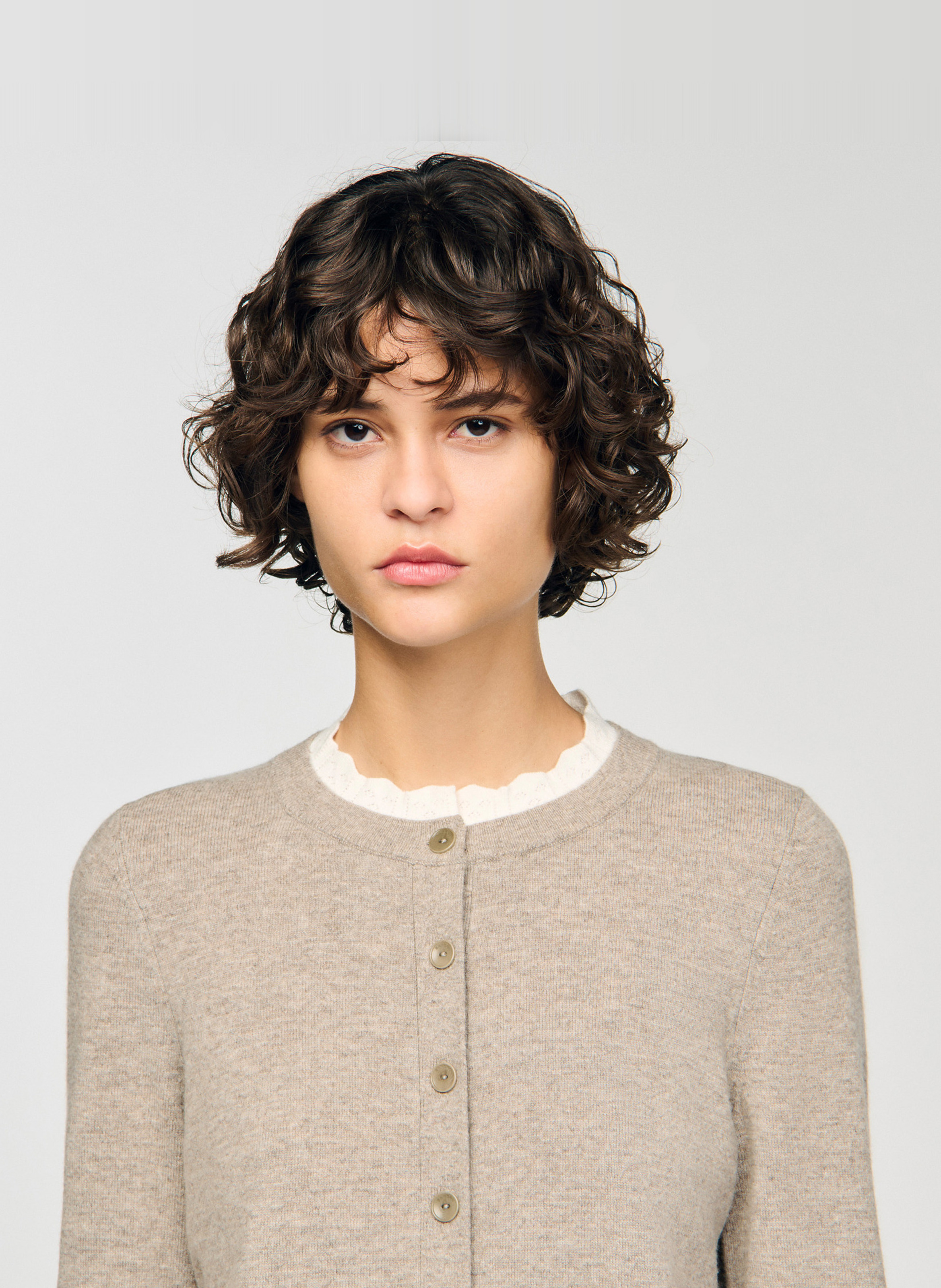 Cardigan court uni en laine mélangée SANDRO Beige