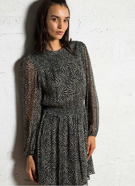 Robe cintrée col rond lorys Noir by MAISON 123 MAISON 123 Robe cintrée col rond lorys Noir