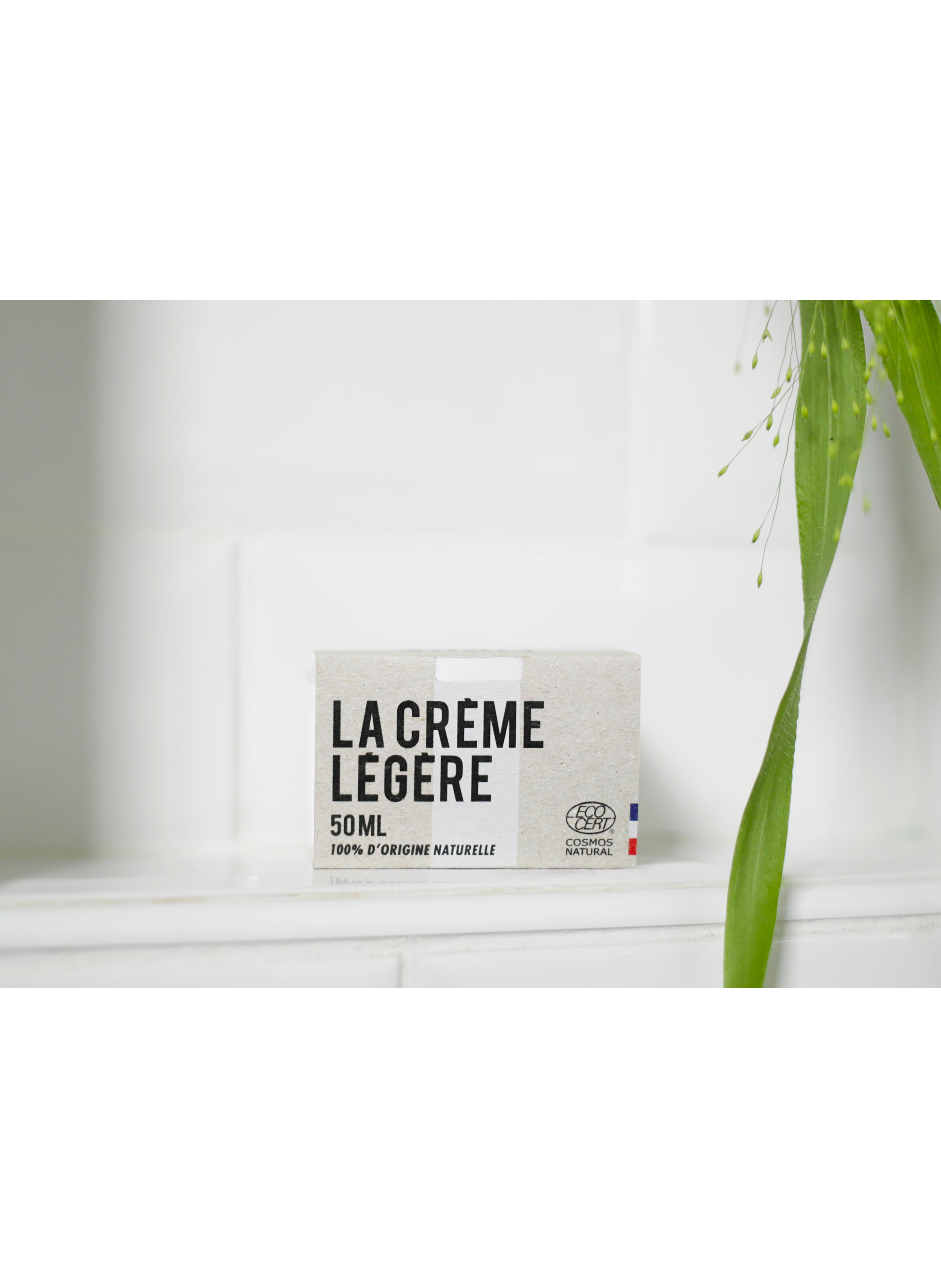 Crème Légère light facial cream eco-refill LA CREME LIBRE No color