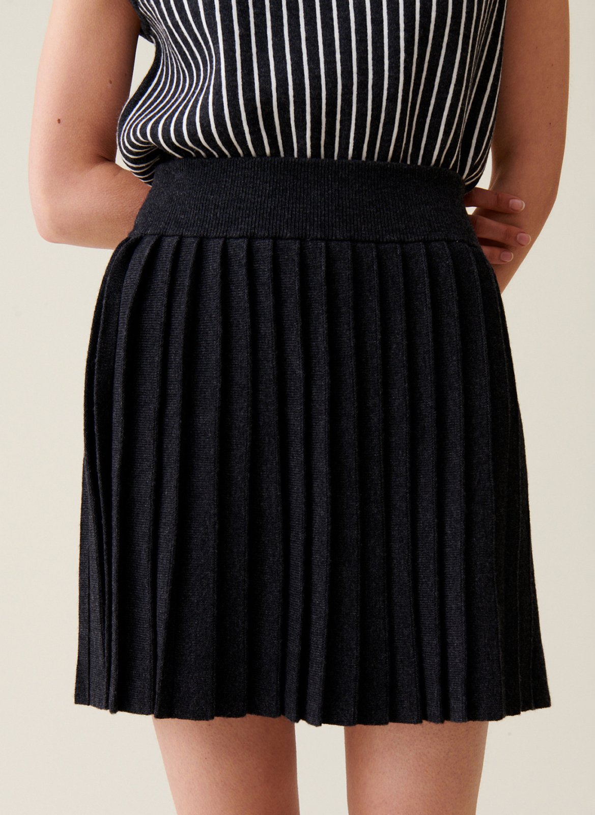 Jupe courte plissée en maille CLAUDIE PIERLOT Gris