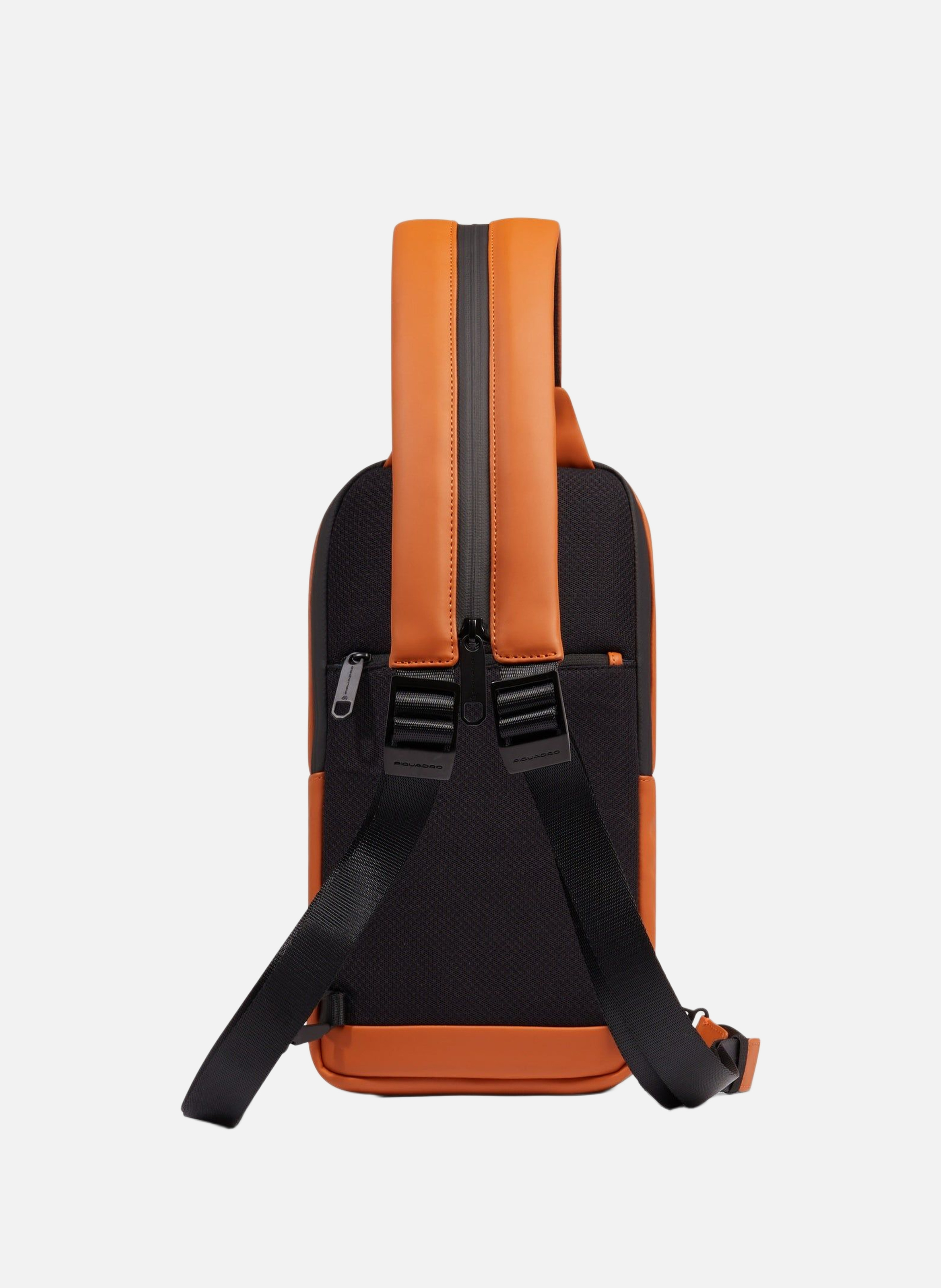 Waterafstotende borstzak PIQUADRO Bruin