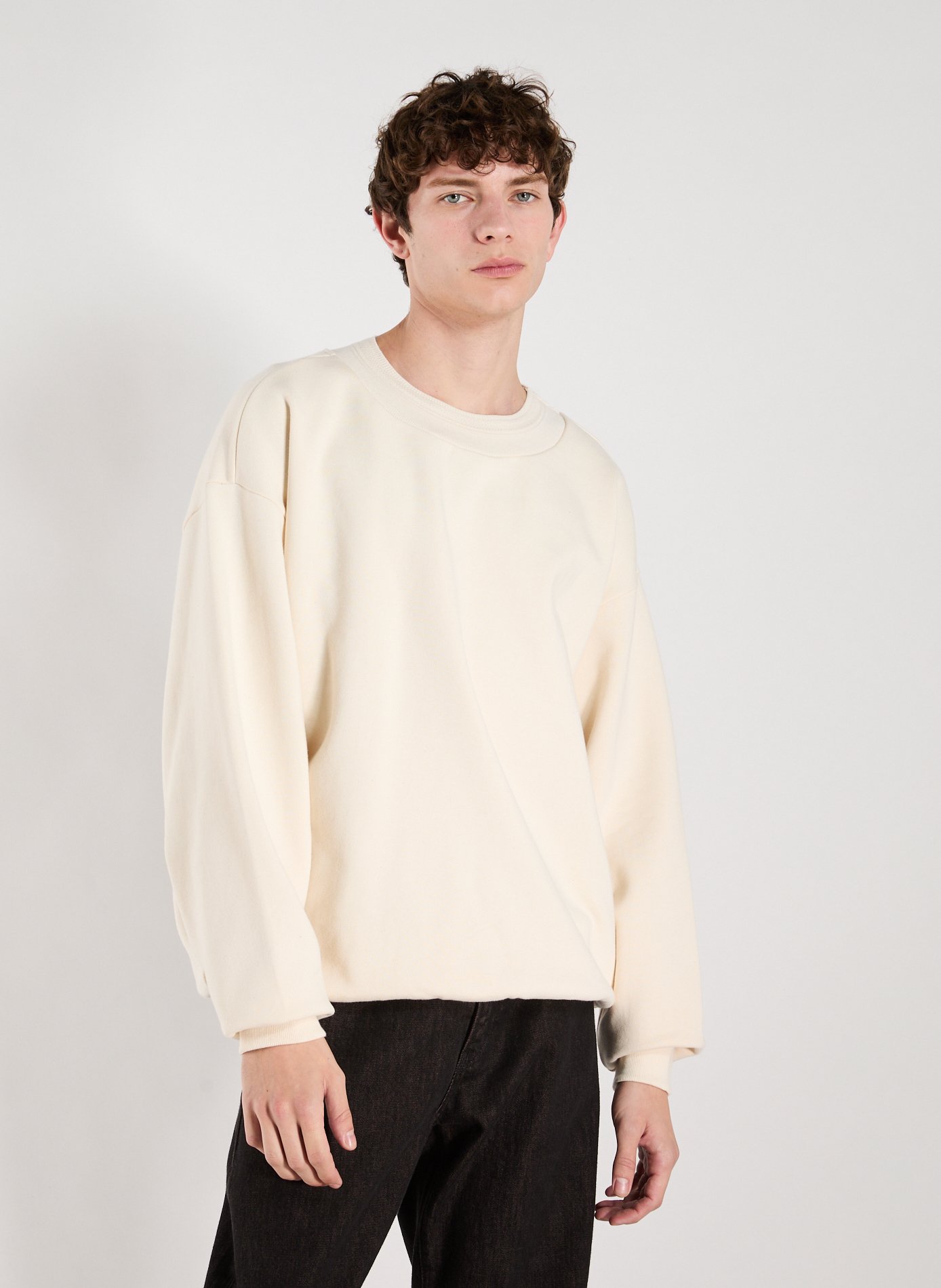 MERELY MADE Pull large col rond en coton Marron