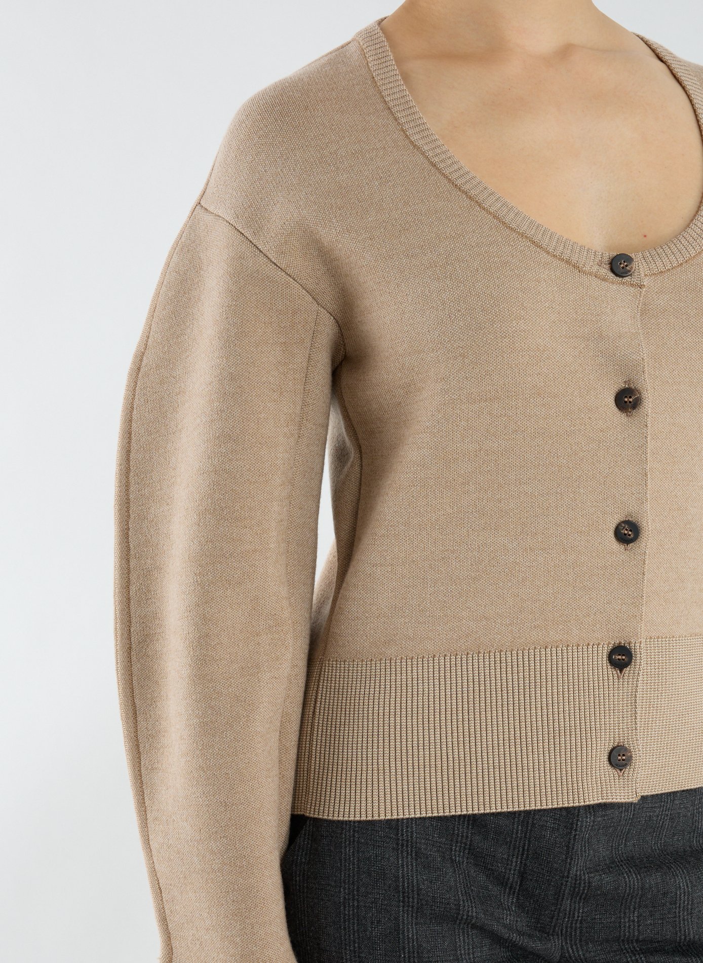 Gilet col rond en laine mérinos mélangée JACQUEMUS Beige