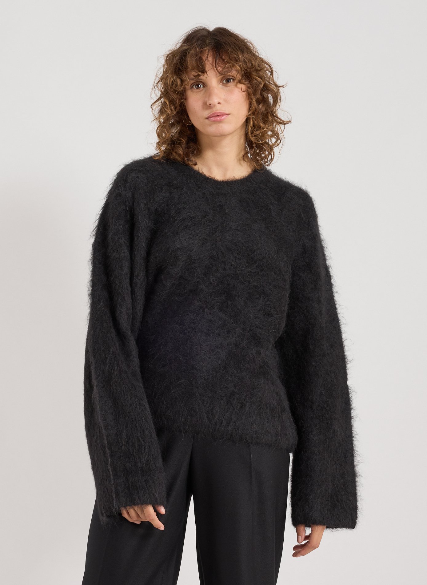 TOTEME Straight round-neck sweater in blended alpaca wool Black