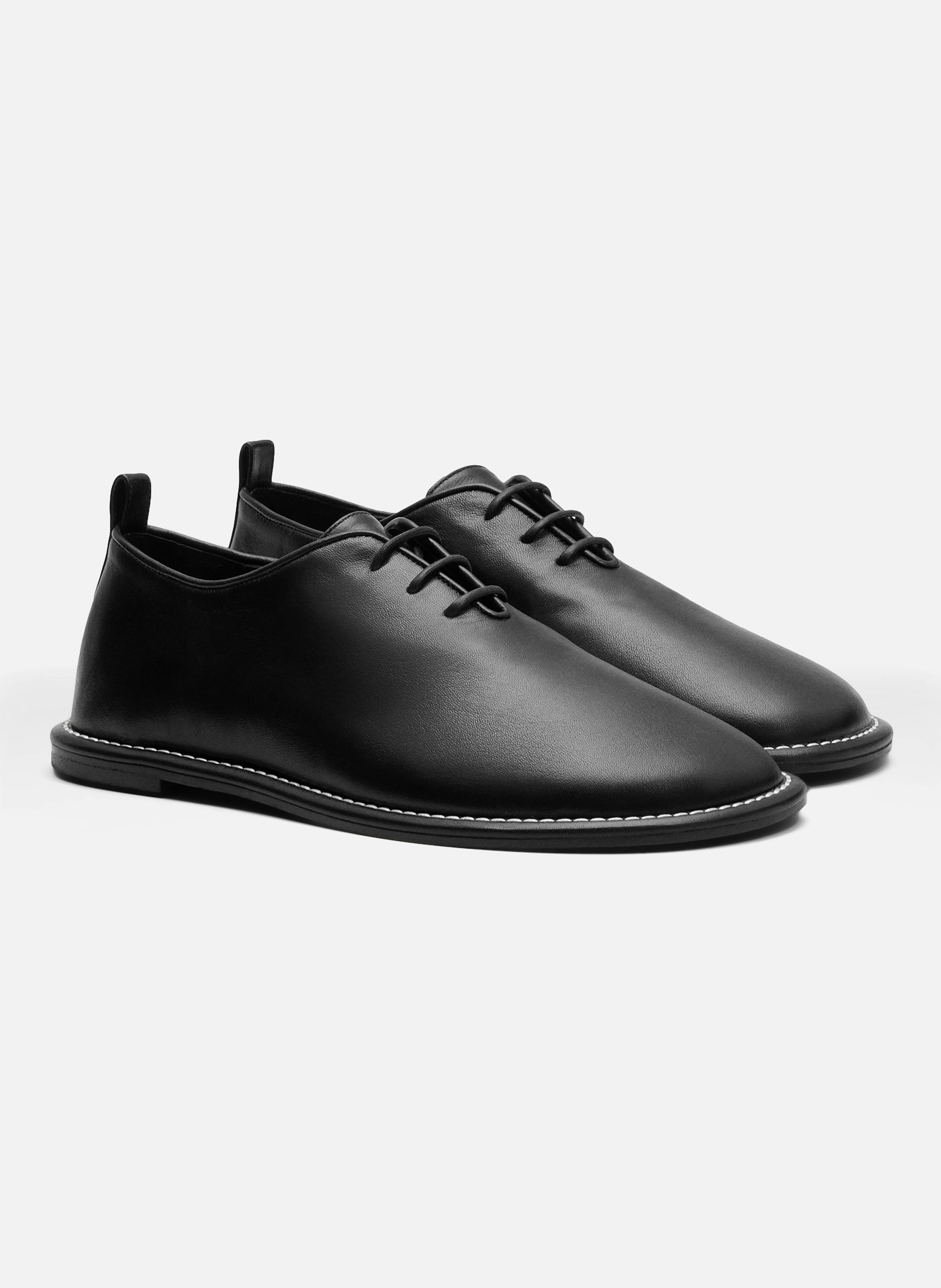 Souliers derby midi unisexes en cuir de veau AMI PARIS Noir