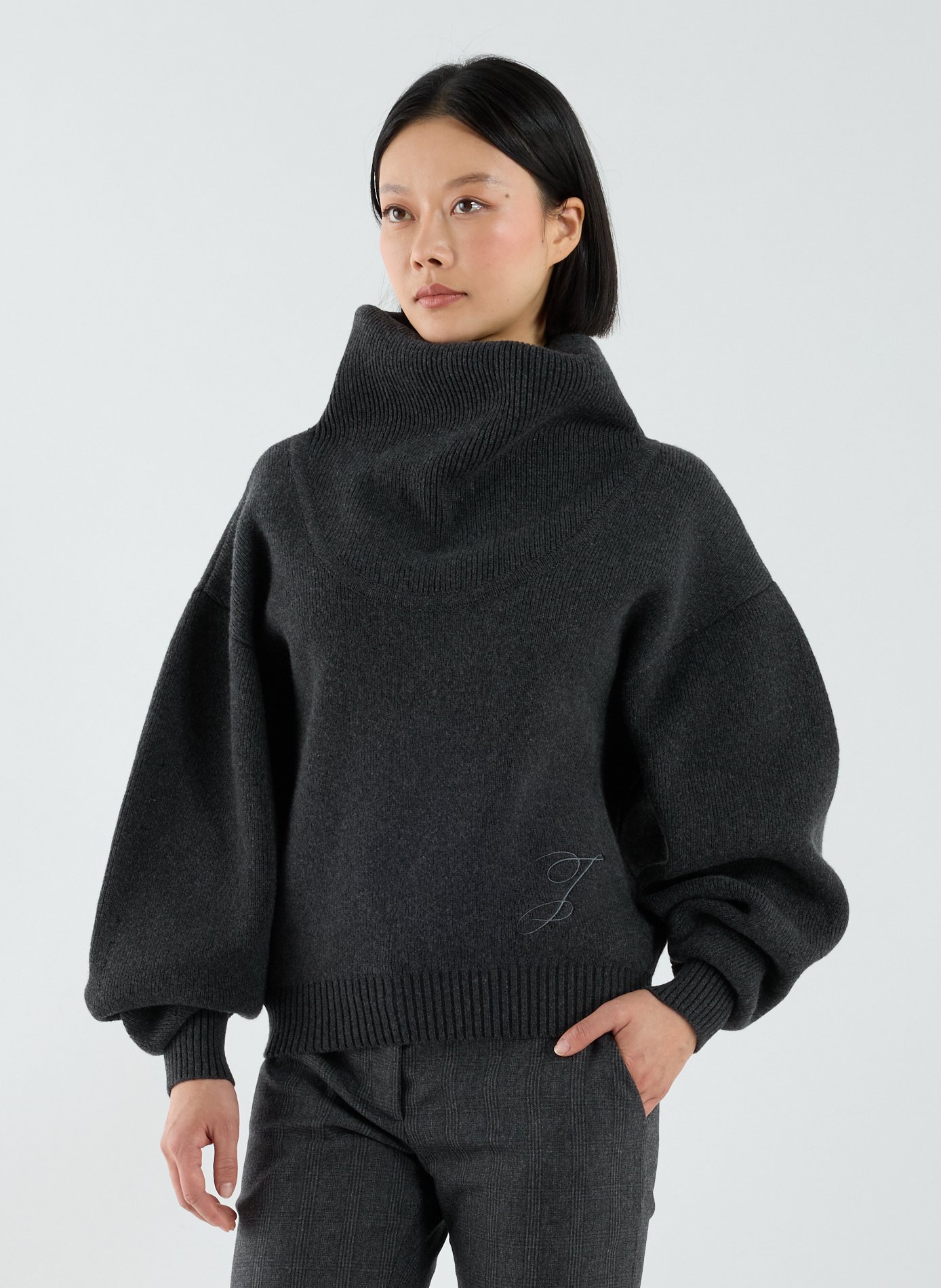 JACQUEMUS Oversized turtleneck sweater in virgin wool and cashmere Grey