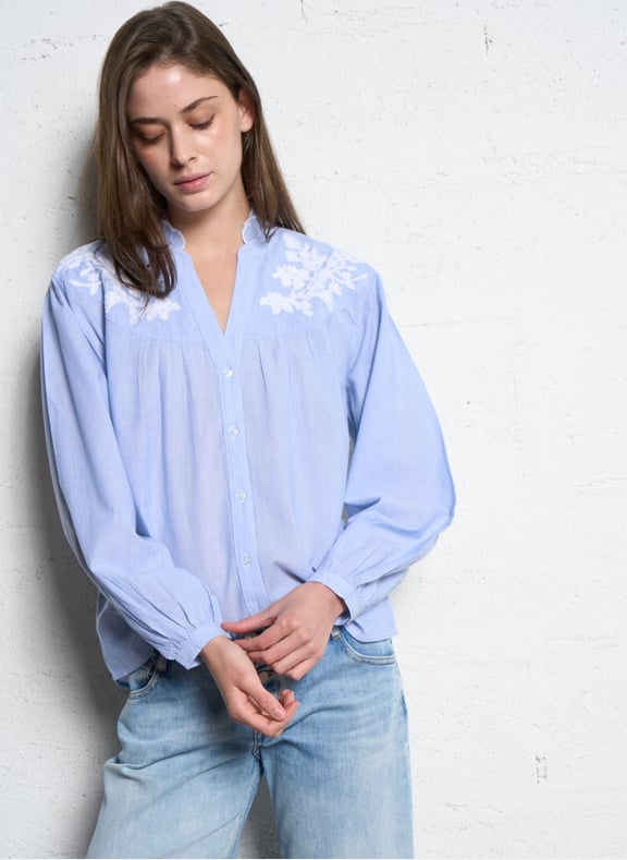 Blouse col v rayée à broderies providence Bleu by MAISON 123 MAISON 123 Blouse col v rayée à broderies providence Bleu
