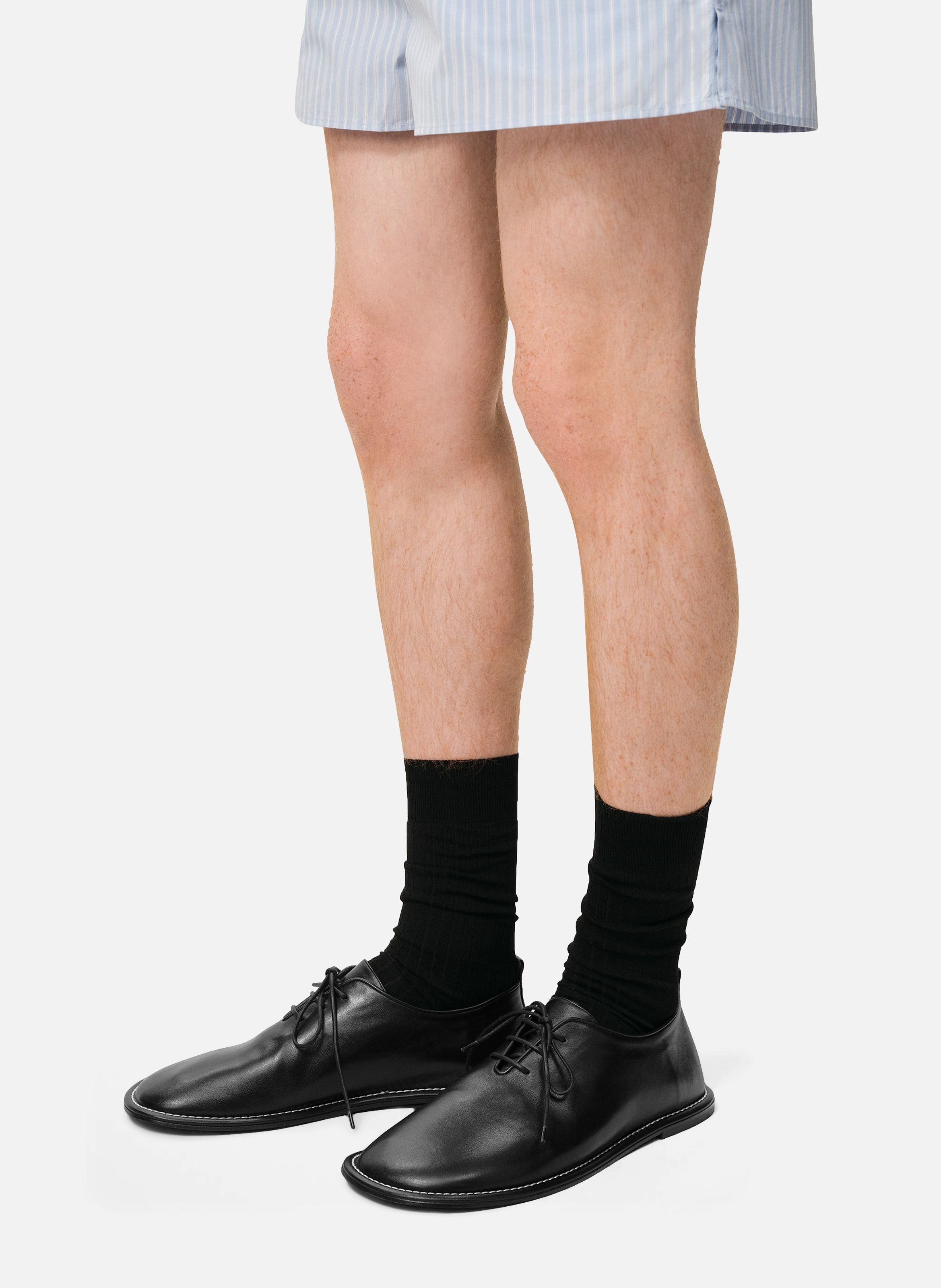 Souliers derby midi unisexes en cuir de veau AMI PARIS Noir