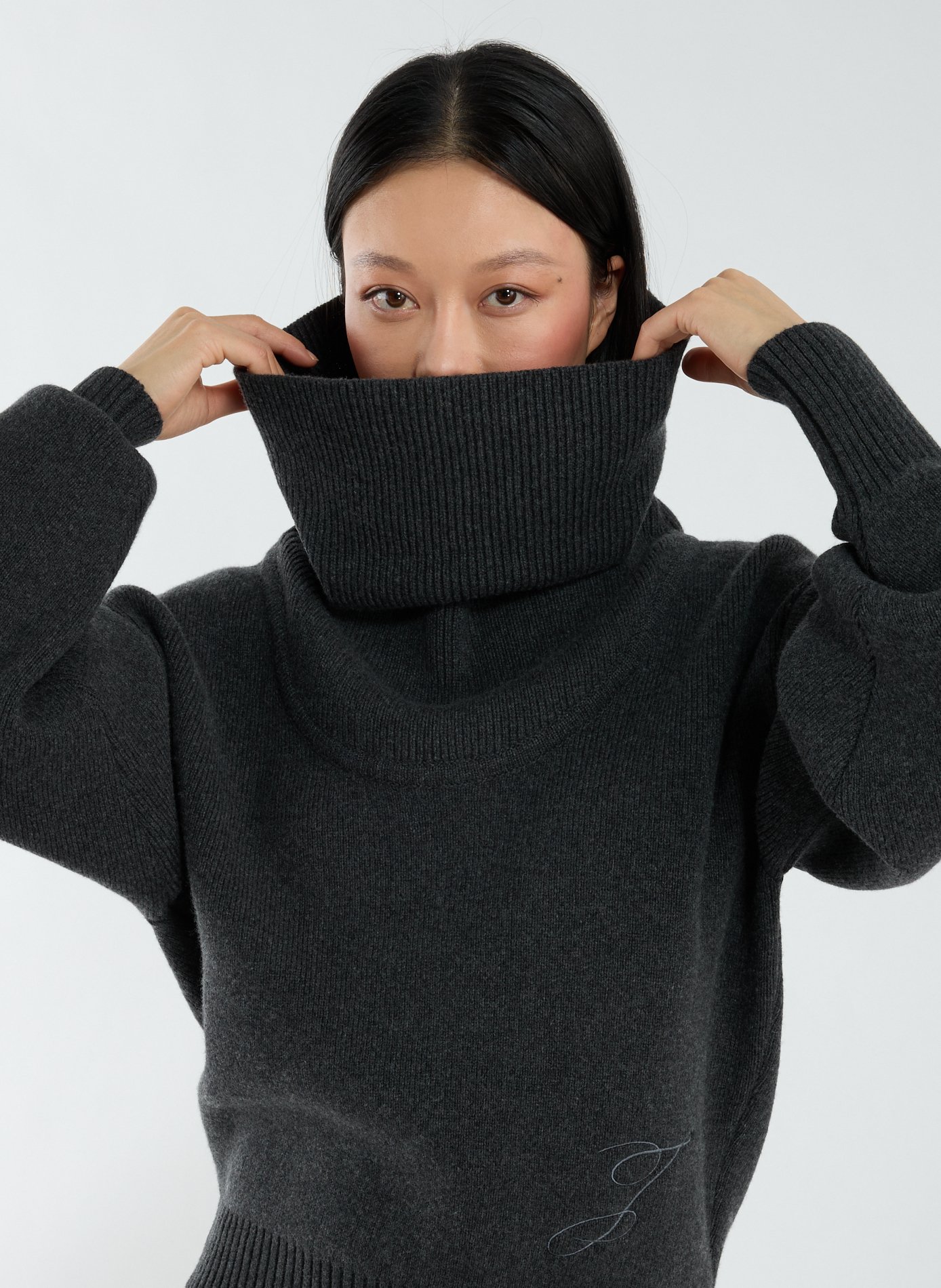 Pull col roulé large en laine vierge et cachemire JACQUEMUS Gris