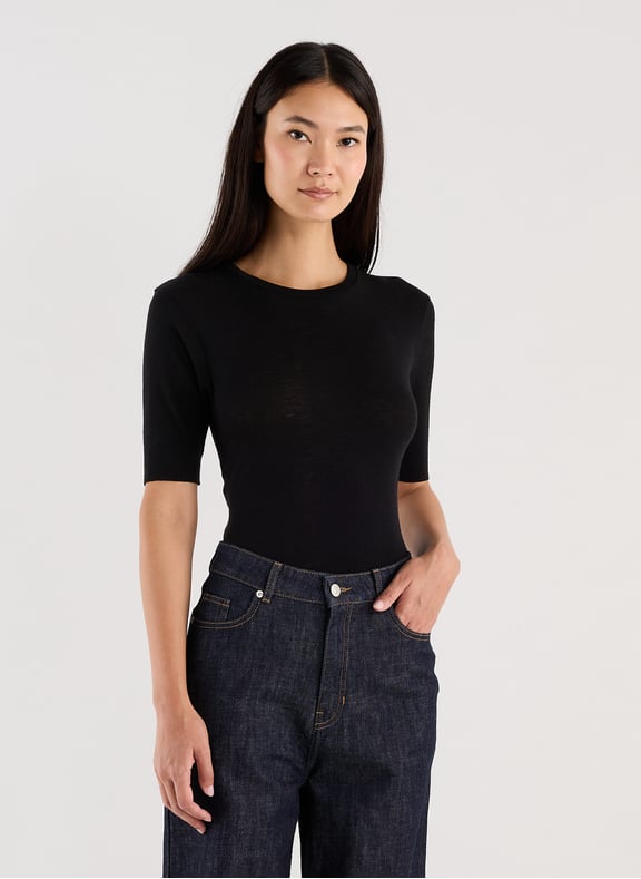 Cotton T-shirt Black by SAISON 1865 SAISON 1865 Cotton T-shirt Black
