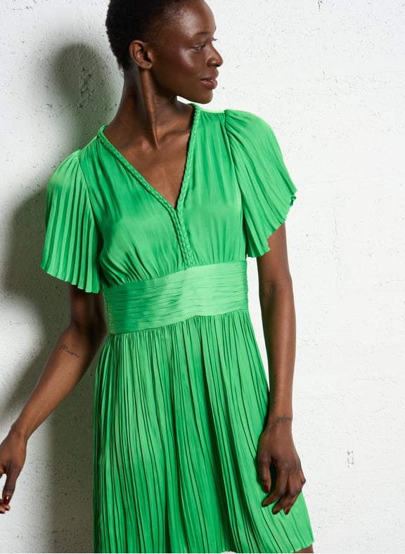Robe courte satinée plissée Vert by IKKS IKKS Robe courte satinée plissée Vert