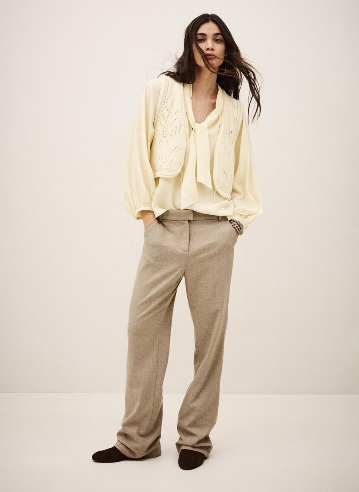 Chemisier col lavallière ample en soie hermine BA&SH Beige