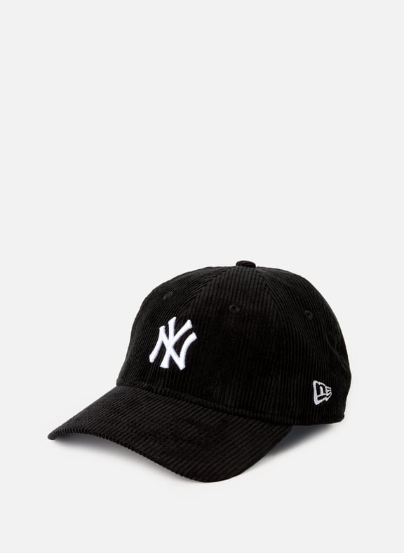 Casquette visière courbée aspect velours côtelé en coton Noir by NEW ERA NEW ERA Casquette visière courbée aspect velours côtelé en coton Noir