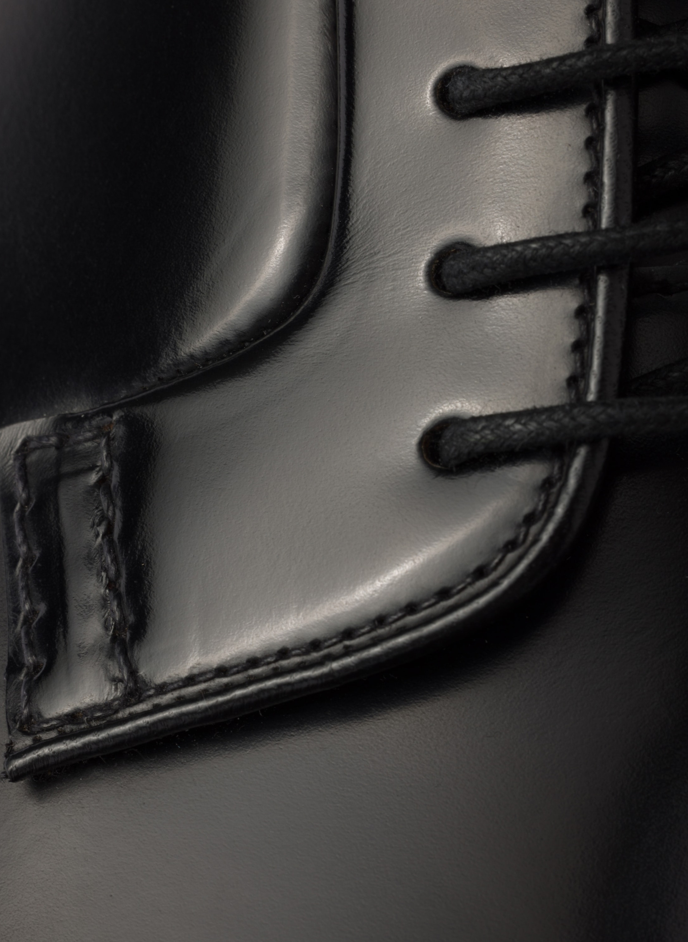 Chaussures à lacets en cuir brossé PRADA Noir