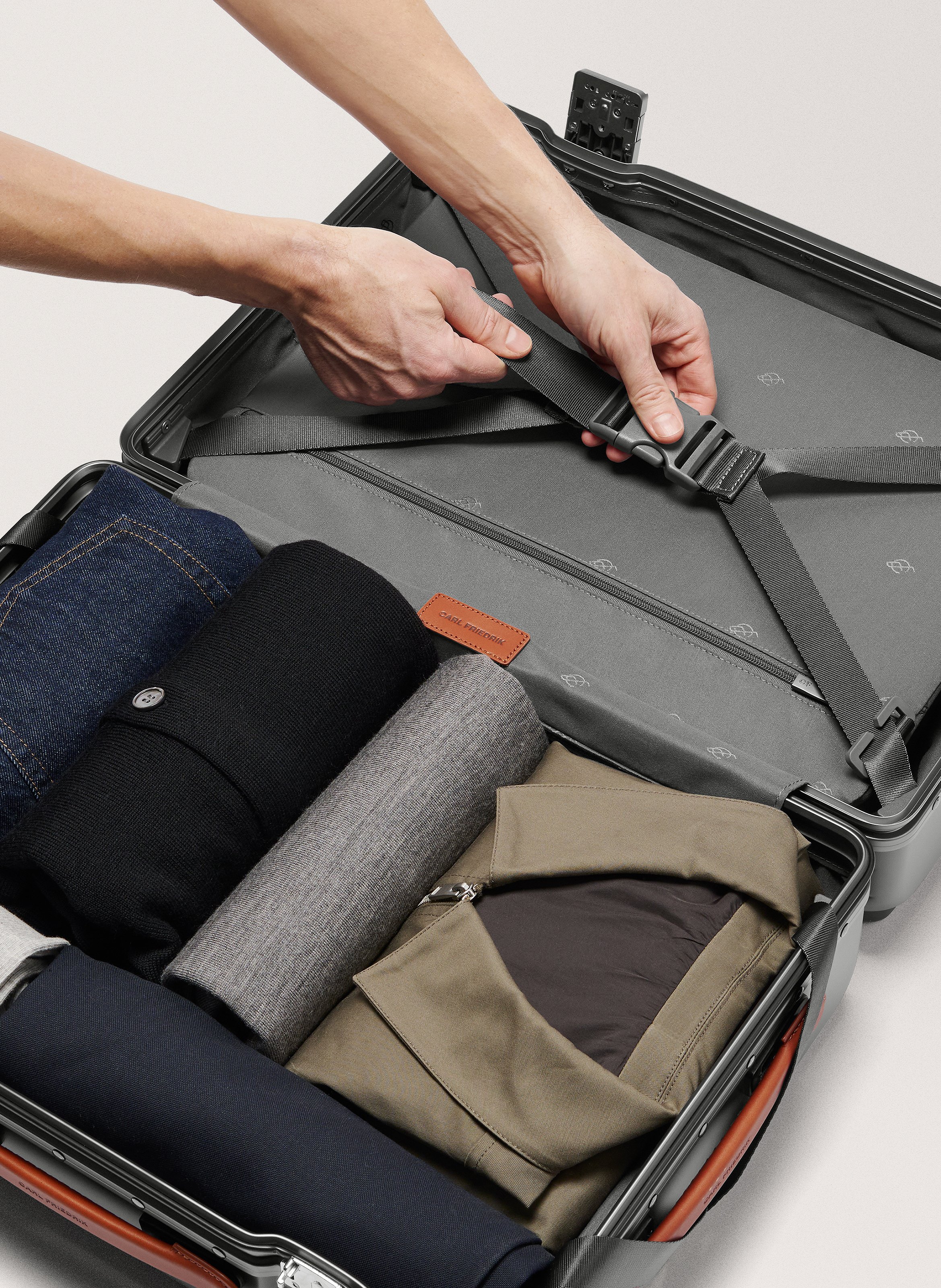 Valise 'the carry-on' en polycarbonate CARL FRIEDRIK Gris