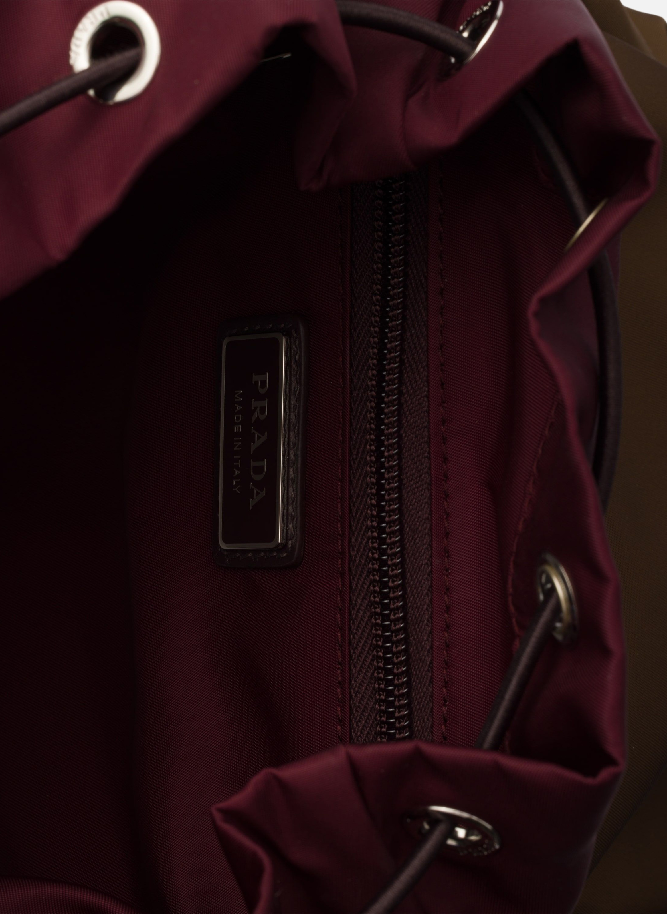 Sac à dos en re-nylon et cuir PRADA Rouge