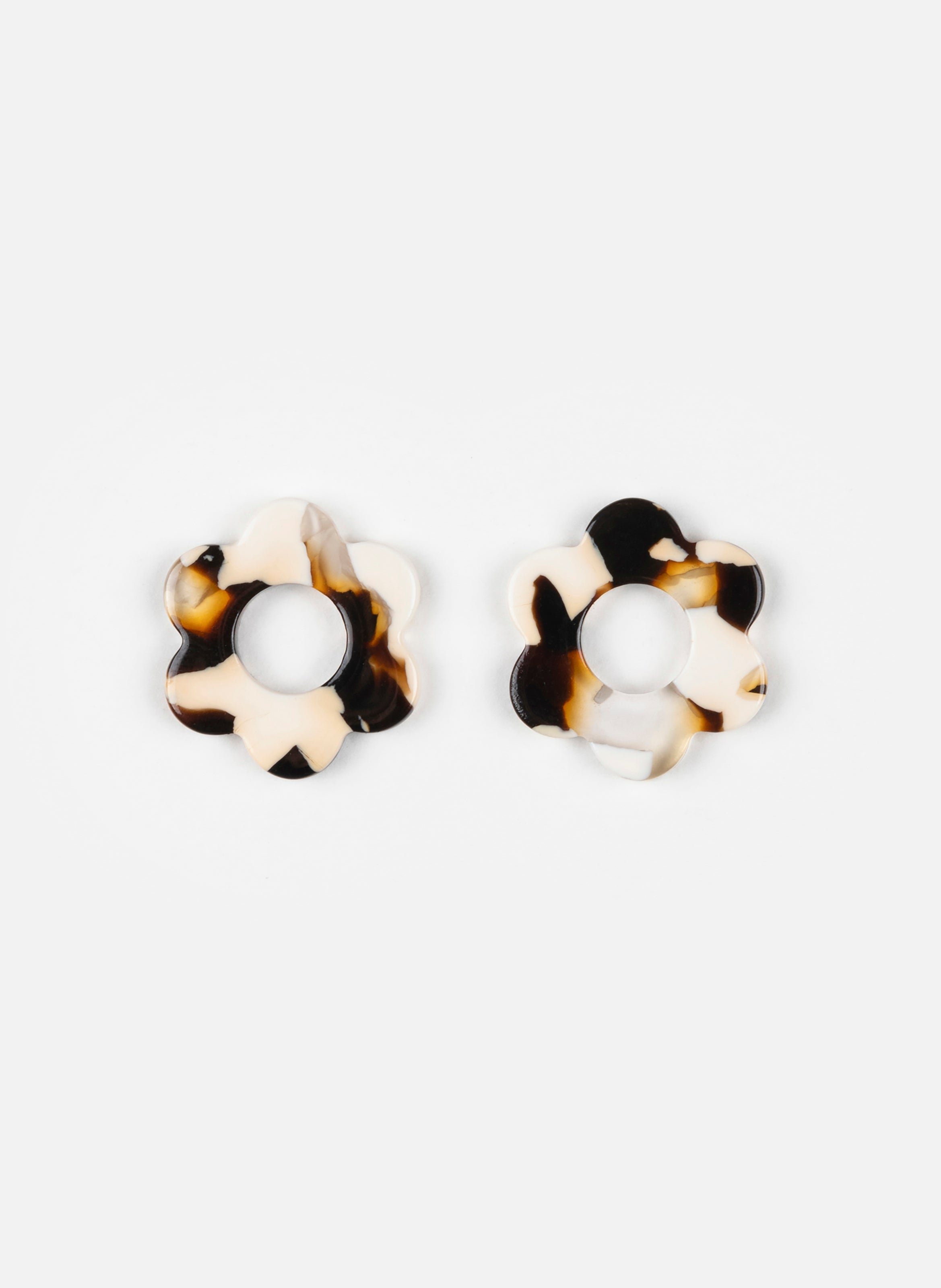 Charms baby fleurette en acétate de cellulose  Latte