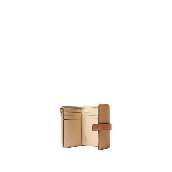 Loewe Petit Portefeuille Vertical En Cuir De Veau Souple Grainé In Brown