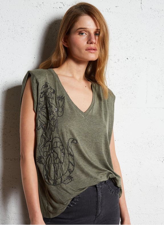 Tee-shirt manches courtes à broderies Kaki by IKKS IKKS Tee-shirt manches courtes à broderies Kaki