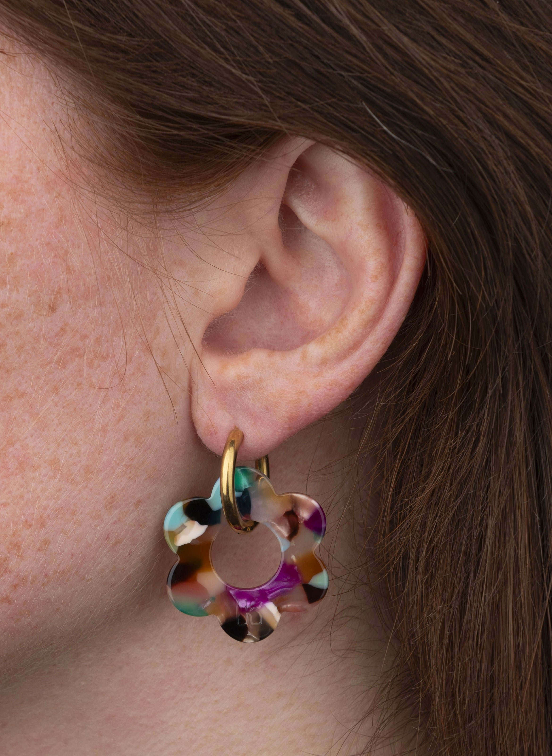 Boucles d'oreilles Maxi Fleurette avec anneaux en acier inoxydable doré KURAGE GINZA Multicolore