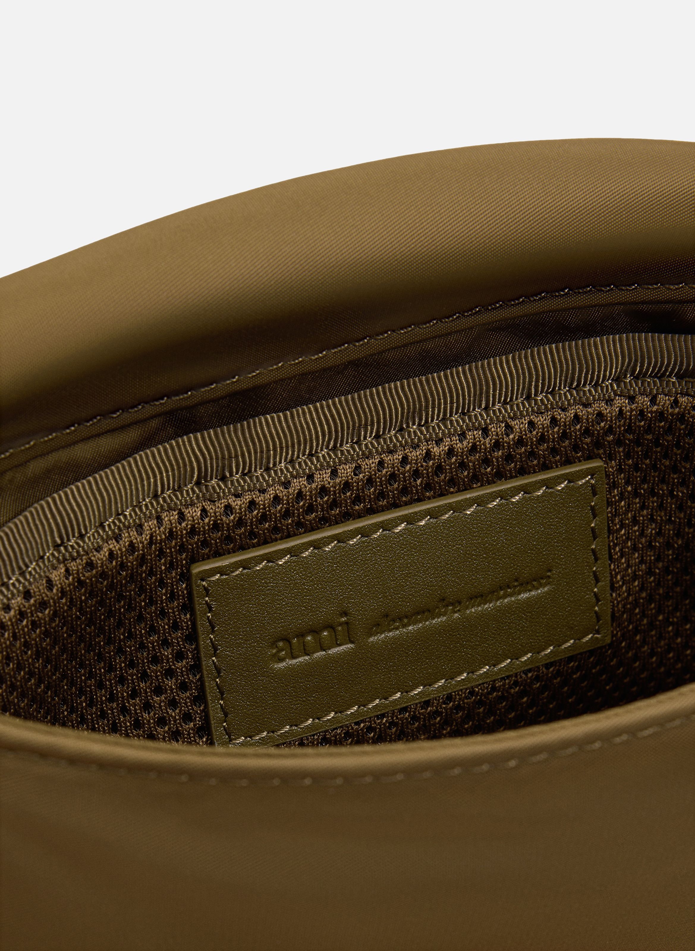 Sac lunch box marcel en nylon ouatiné unisexe AMI PARIS Marron