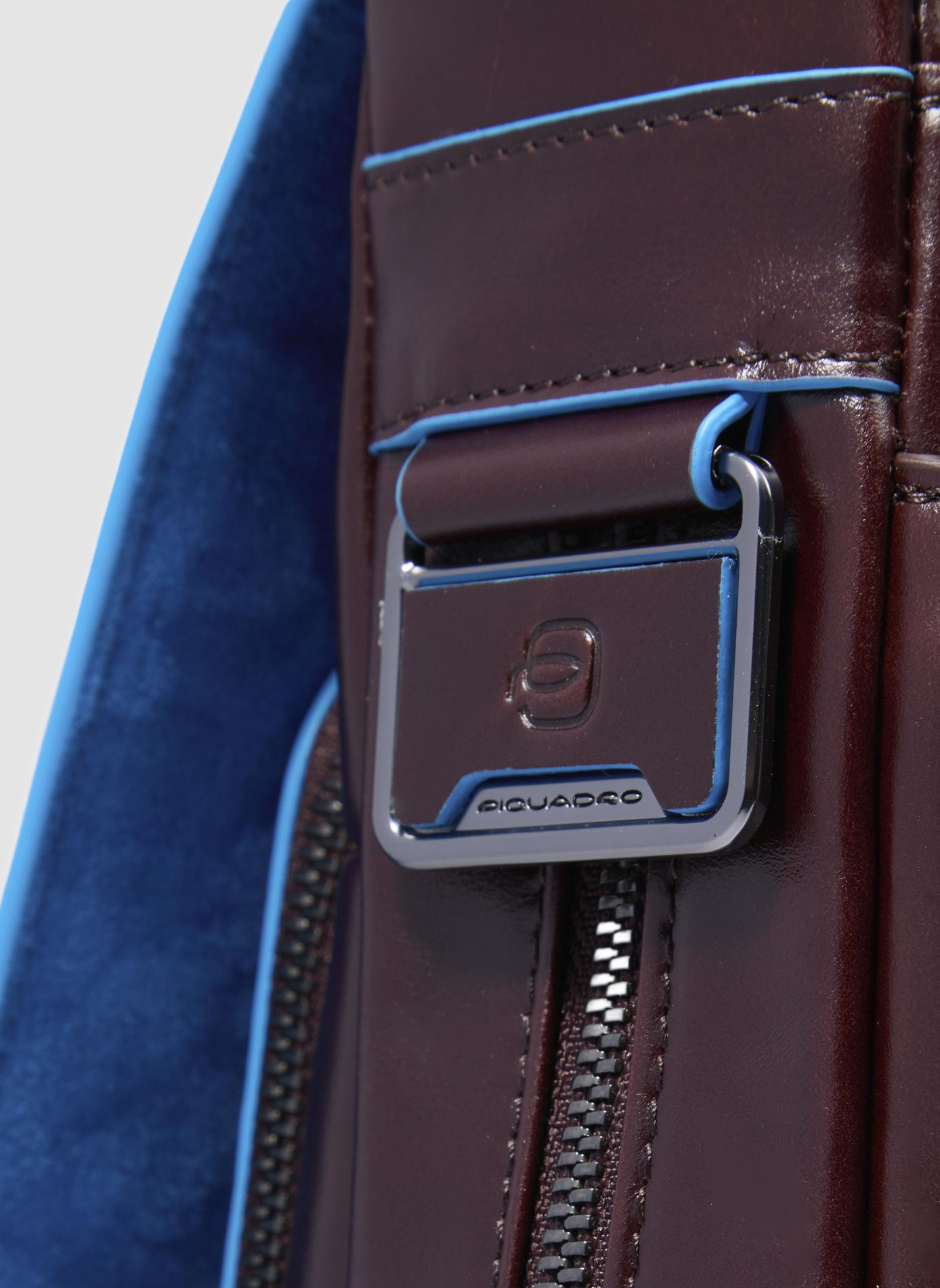 Serviette extensible pour ordinateur 15,6" PIQUADRO Marron