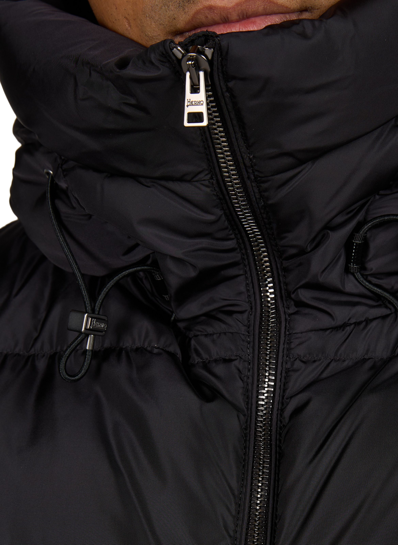 Weit geschnittene Steppjacke mit hohem Kragen HERNO Schwarz
