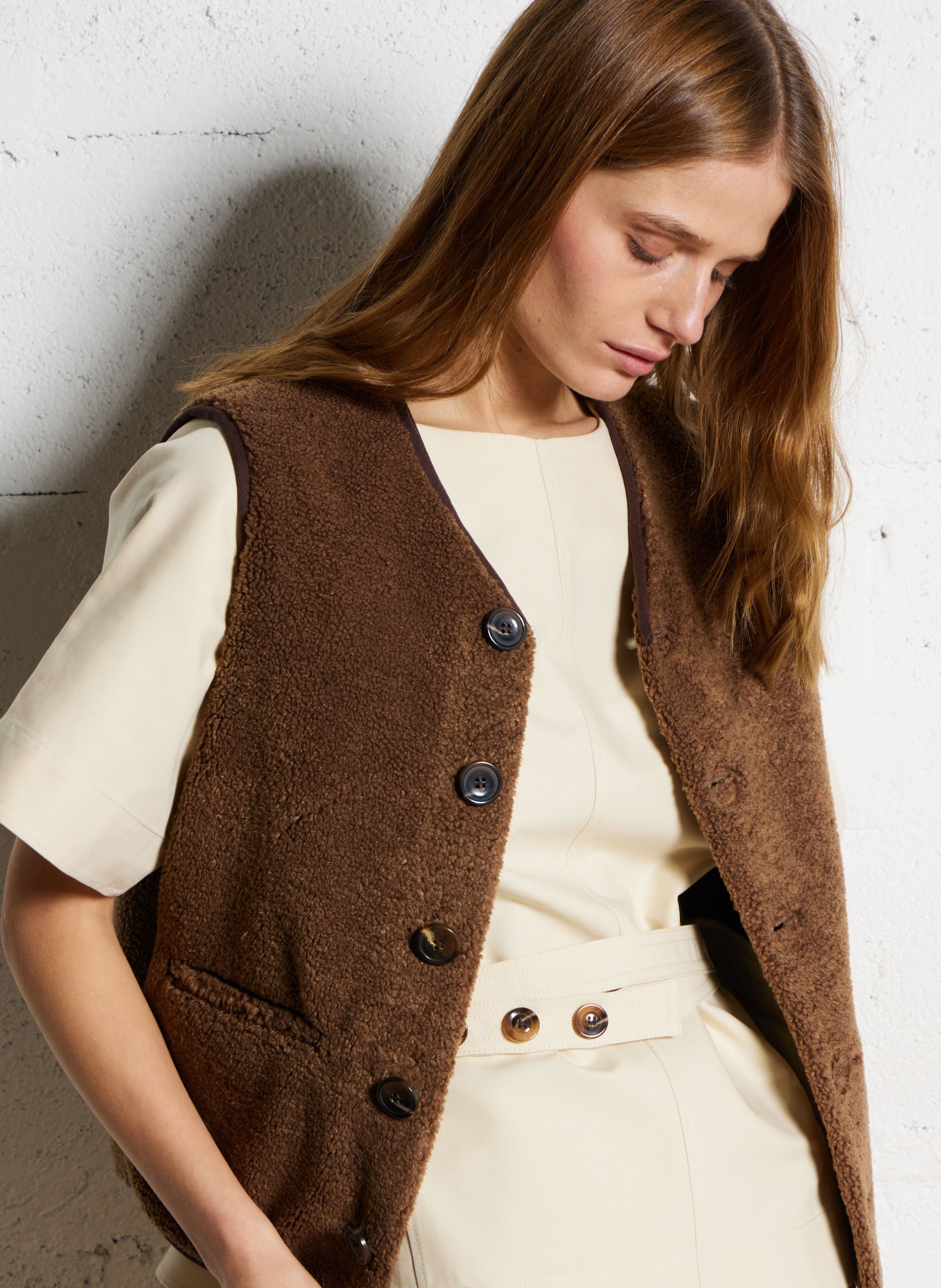Gilet sans manches aspect mouton fusil SOEUR Marron