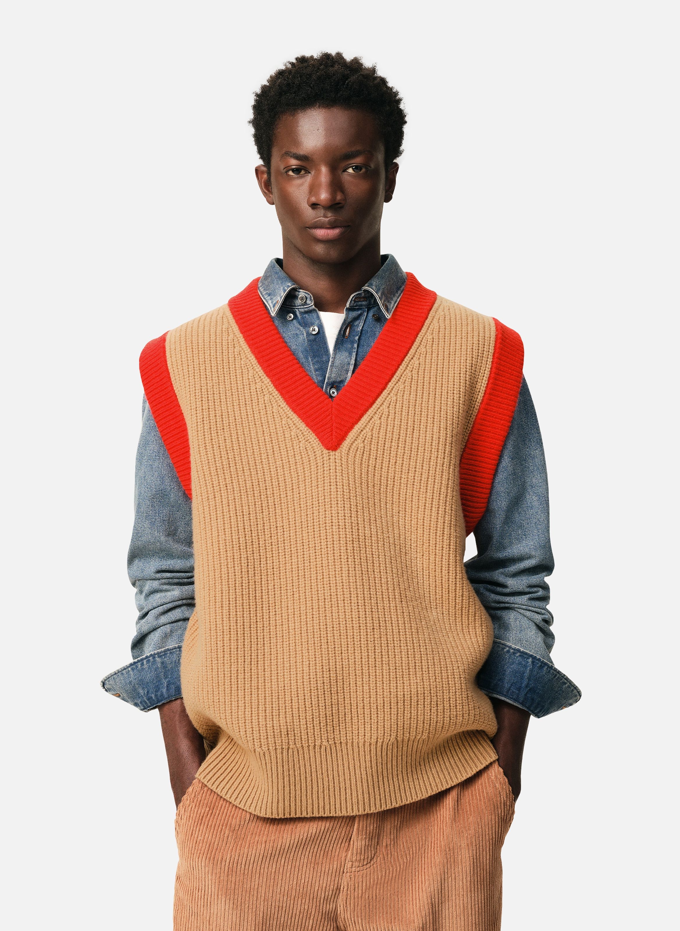 Pull col v sans manches en laine unisexe AMI PARIS Marron